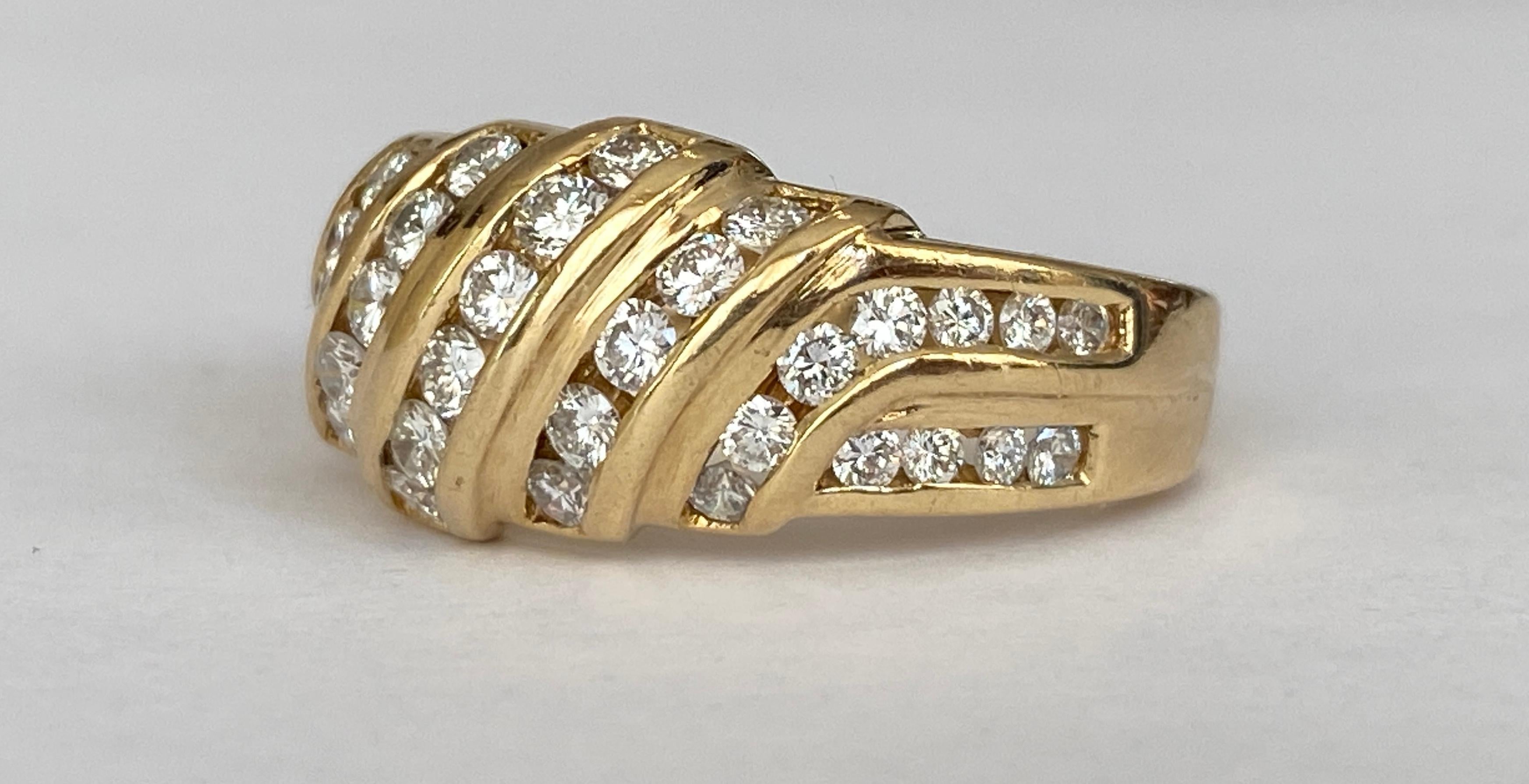 Chaumet  Vintage Yellow gold Diamond Ring In Good Condition For Sale In AMSTERDAM, NL