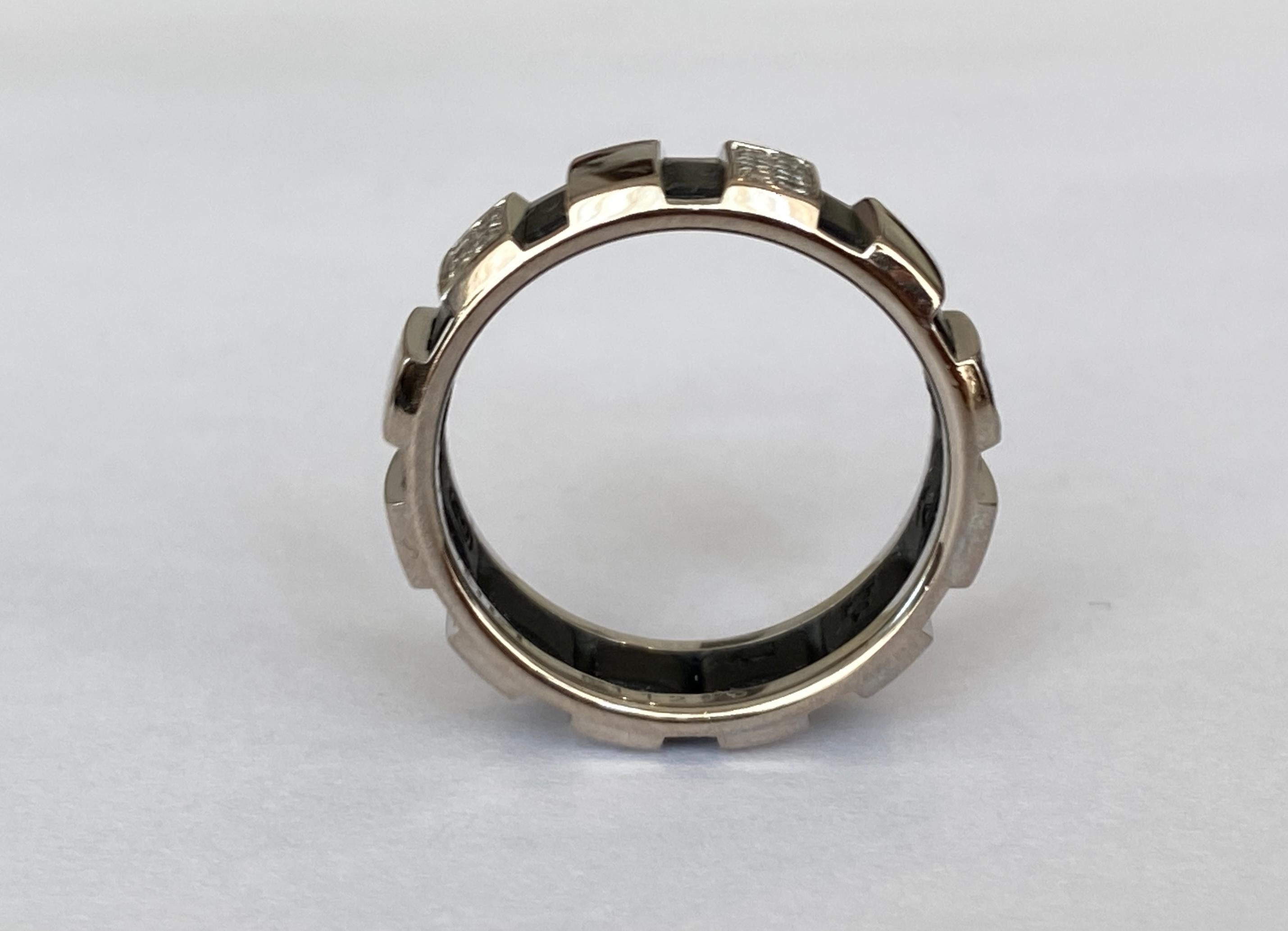 Chaumet White Gold Diamond Class One Ring In Good Condition For Sale In AMSTERDAM, NL
