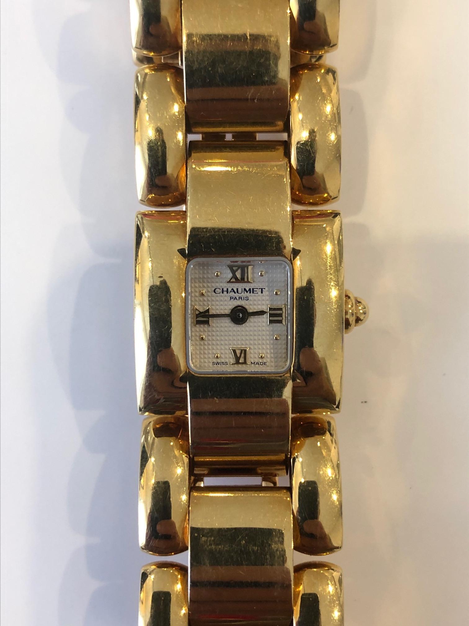 Chaumet Wristwatch in 18 Carat Yellow Gold In Good Condition For Sale In Mayfair, GB
