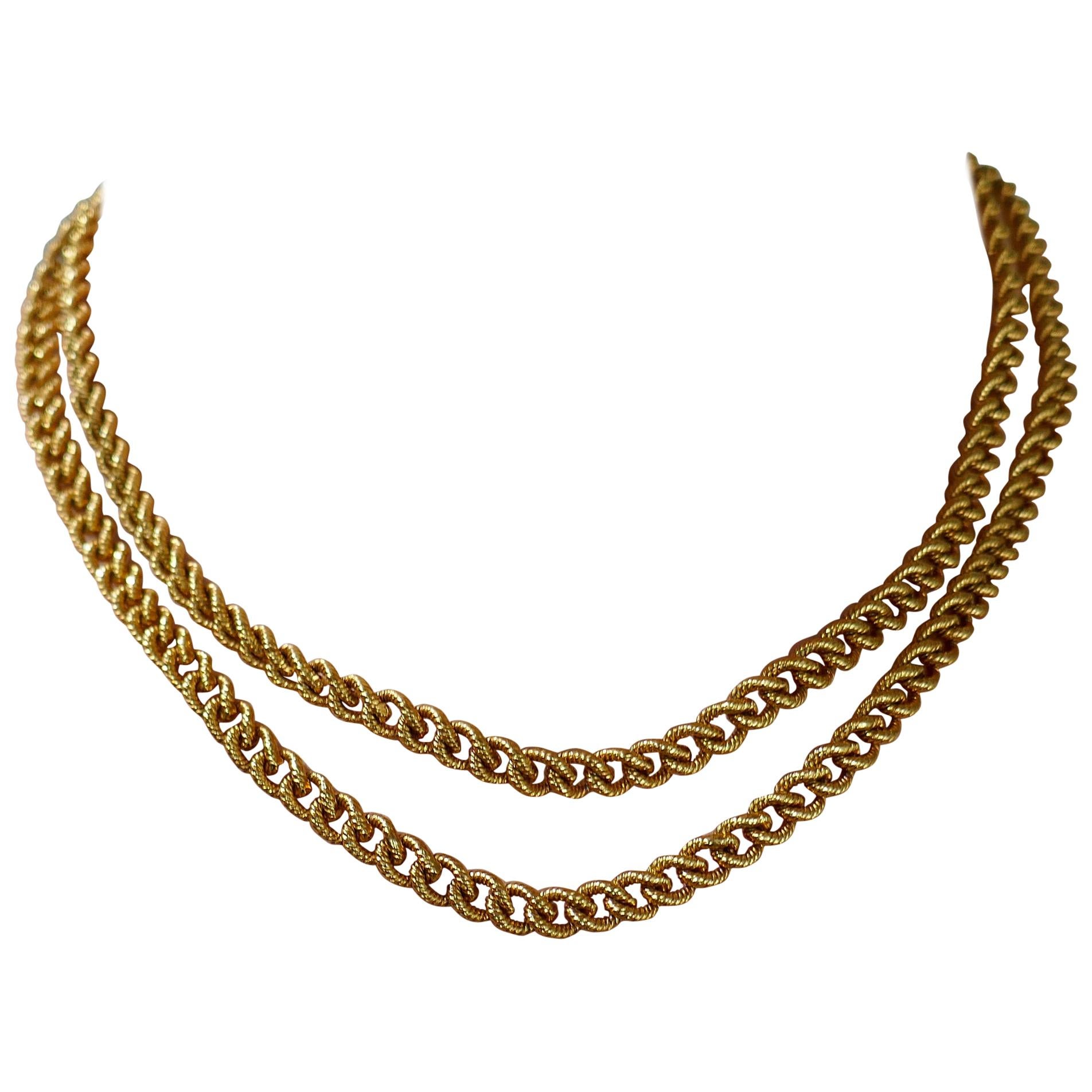 Timeless and elegant chain necklace created by Chaumet in France in the 1970s. Chic, textured and wearable, the necklace is a great addition to your jewelry collection.
The necklace is made of 18 karat yellow gold. 
It measures 32 x 3/16 inches (81