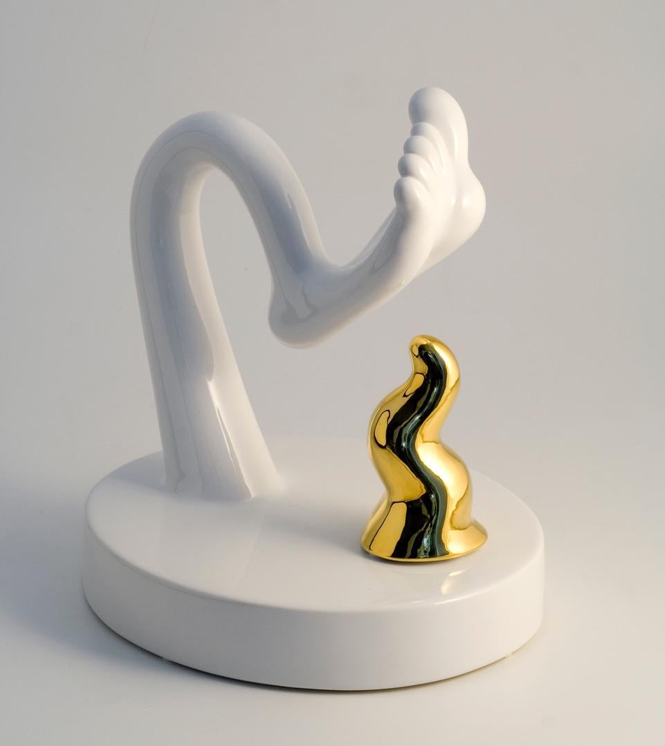 Skulptur in limitierter Auflage aus Keramik, Teil der Kollektion „Pop Will Eat Himself“, entworfen von Massimo Giacon und hergestellt von Superego Editions. Signiert und nummeriert. Limitierte Auflage.

Biografie 
Massimo Giacon wurde 1961 in