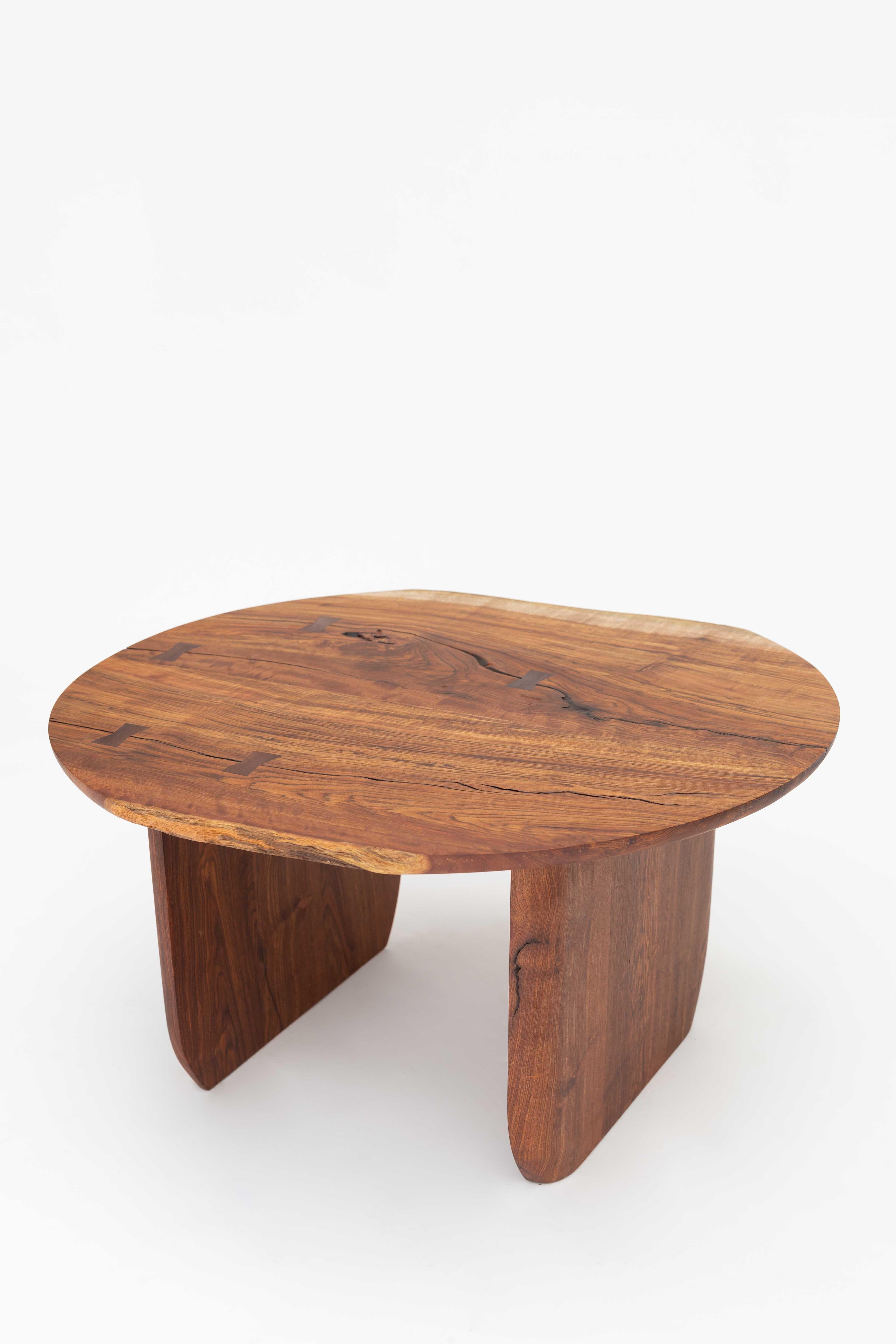 Live Edge Modern Coffee Table in Chechen Tropical Solid Wood  In New Condition For Sale In PARQUE INDUSTRIAL OTHON P BLANCO, Quintana Roo