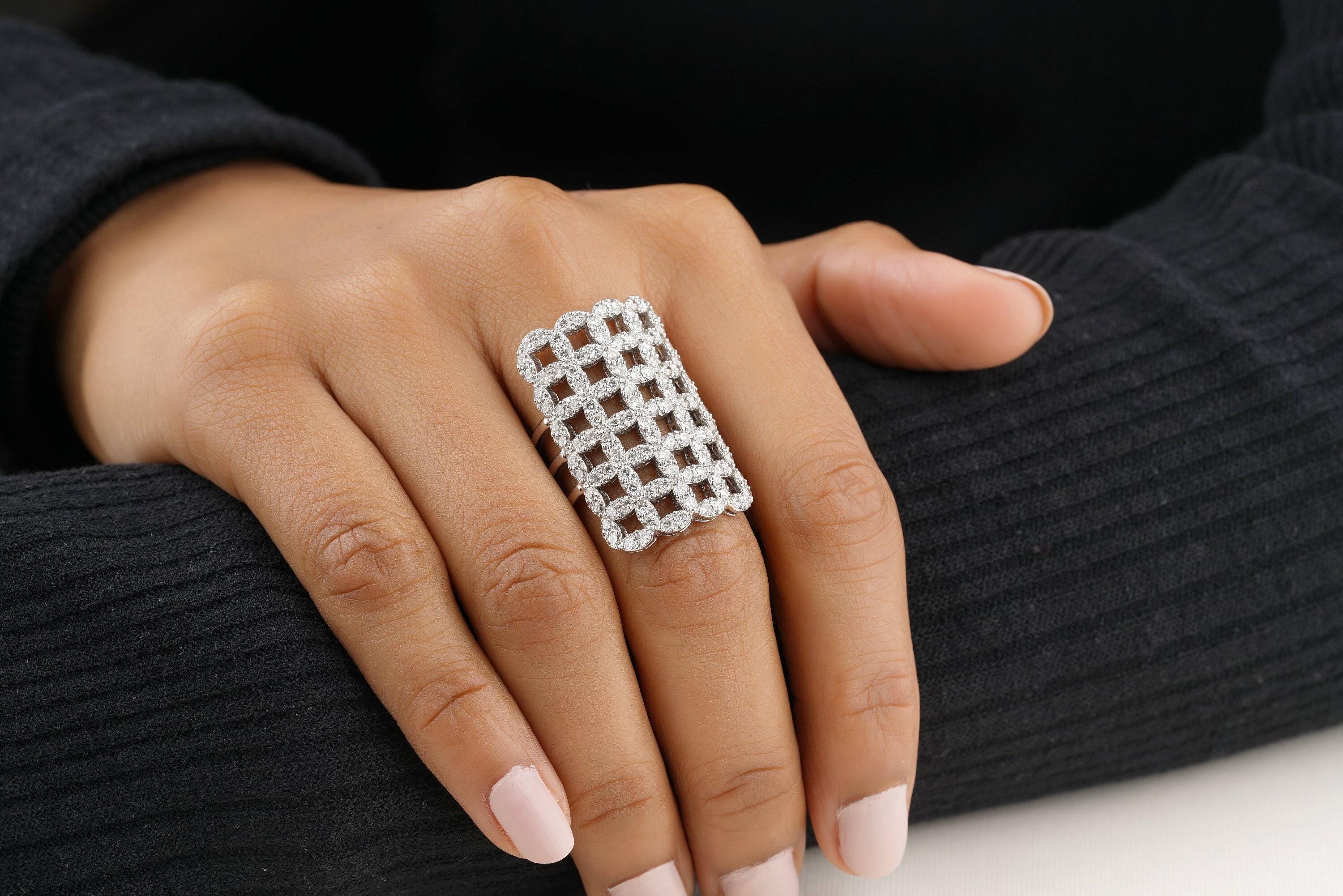 Taille ronde Bague cocktail à triple tige en or massif 14 carats à motif de carreaux, certifiée en vente