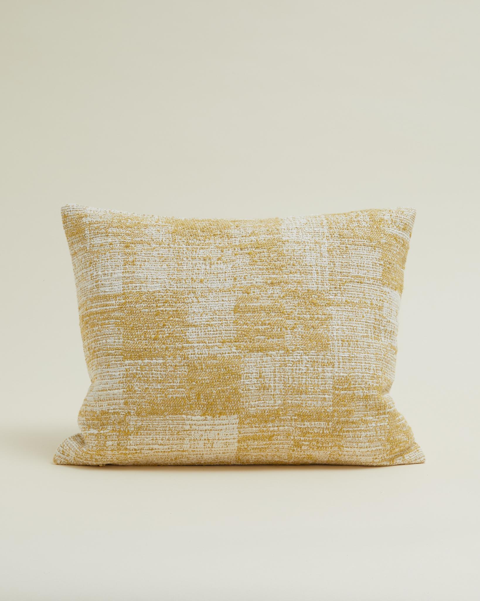 Moderne Coussin en lin de laine texturé brut jaune et crème 60x50 cm en vente