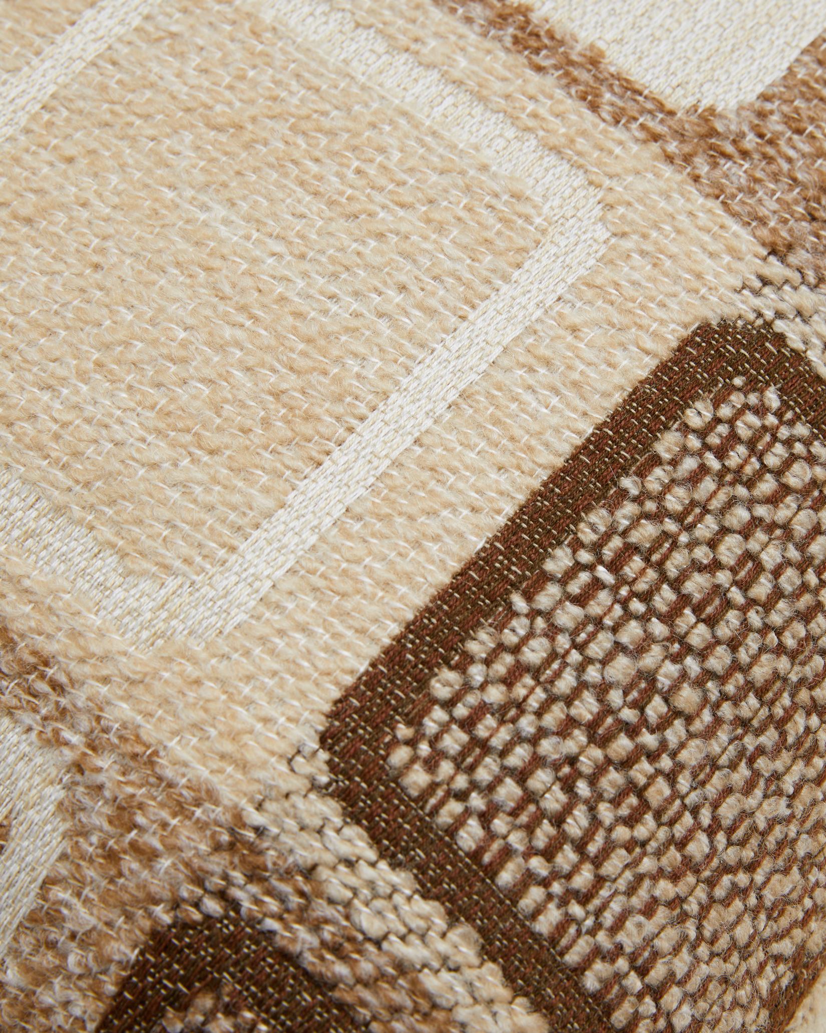 Kariertes Kissen aus skandinavischem Vintage-Stoff in Creme und Brown 60x60 cm (Moderne der Mitte des Jahrhunderts) im Angebot