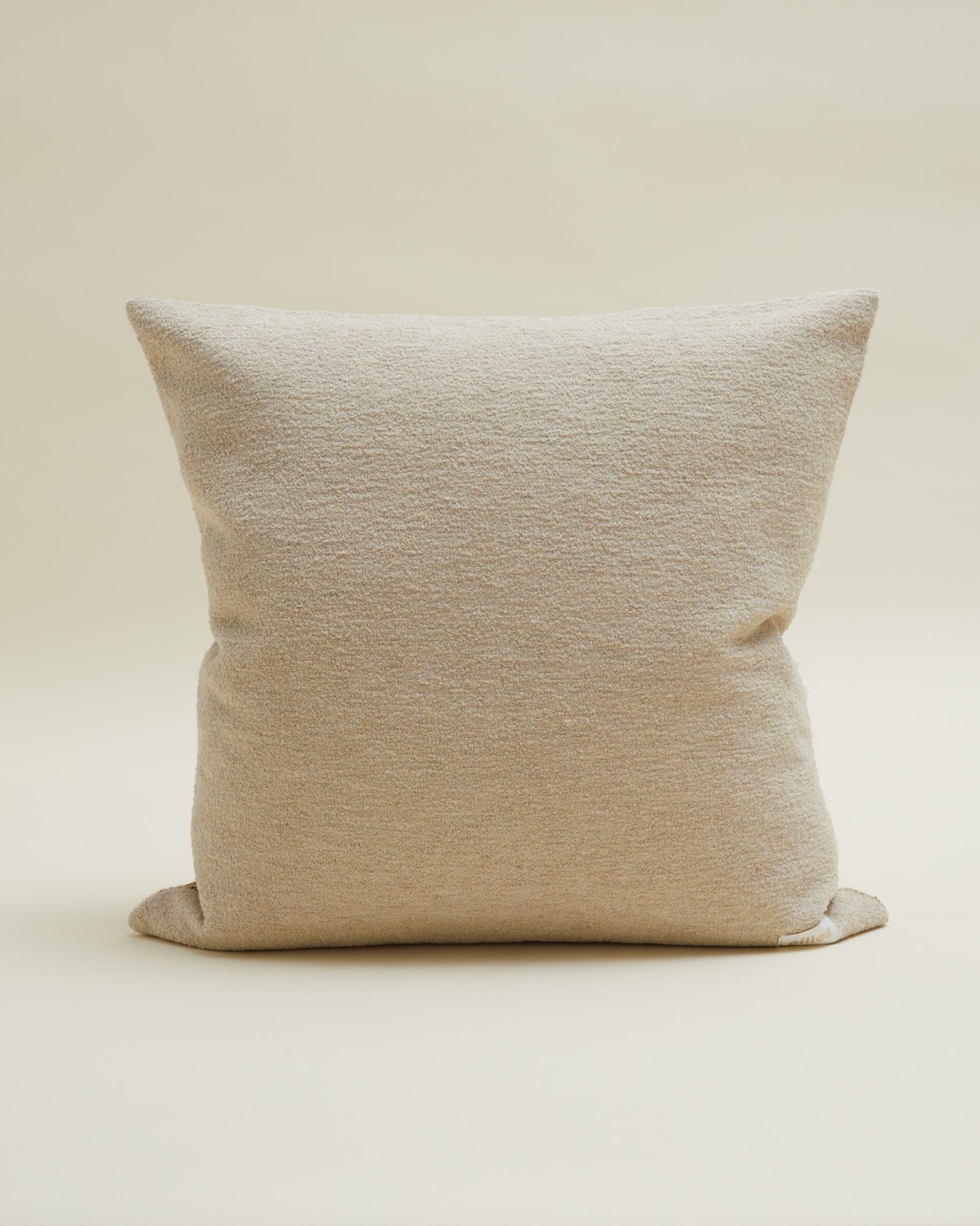 Kariertes Kissen aus skandinavischem Vintage-Stoff in Creme und Brown 60x60 cm (Schwedisch) im Angebot