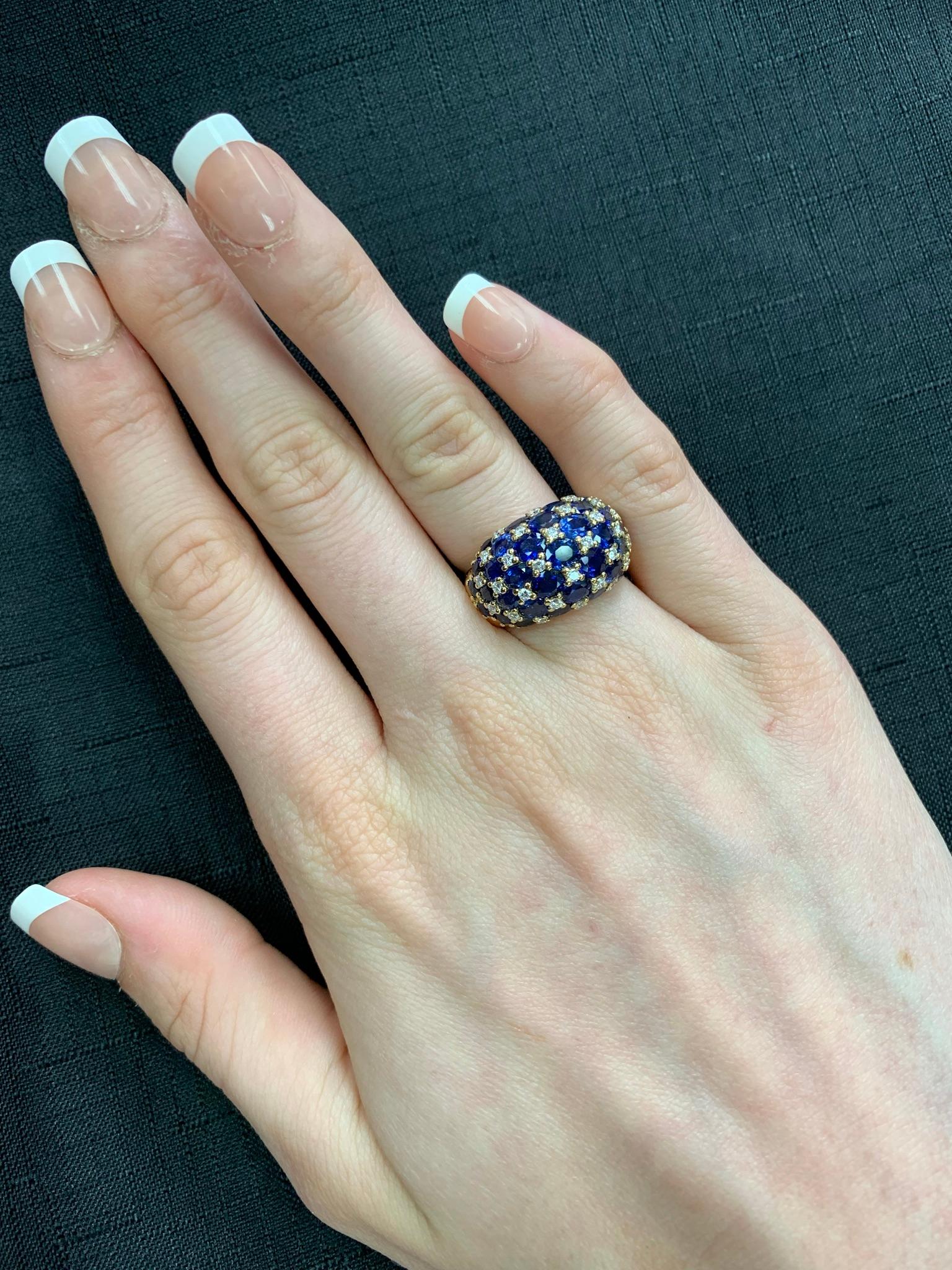 Checker-Board Sapphire and Diamond Ring, 18 Karat Yellow Gold In Excellent Condition For Sale In New York, NY