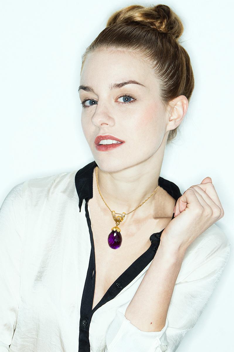 Taille pampille Pendentif en or jaune 14 carats avec pendentif en damier, améthyste en forme de goutte et diamants en vente