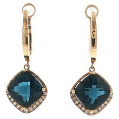 Boucles d'oreilles pendantes en or jaune 14 carats, ornées d'une topaze bleue facettée en motif damier et de diamants