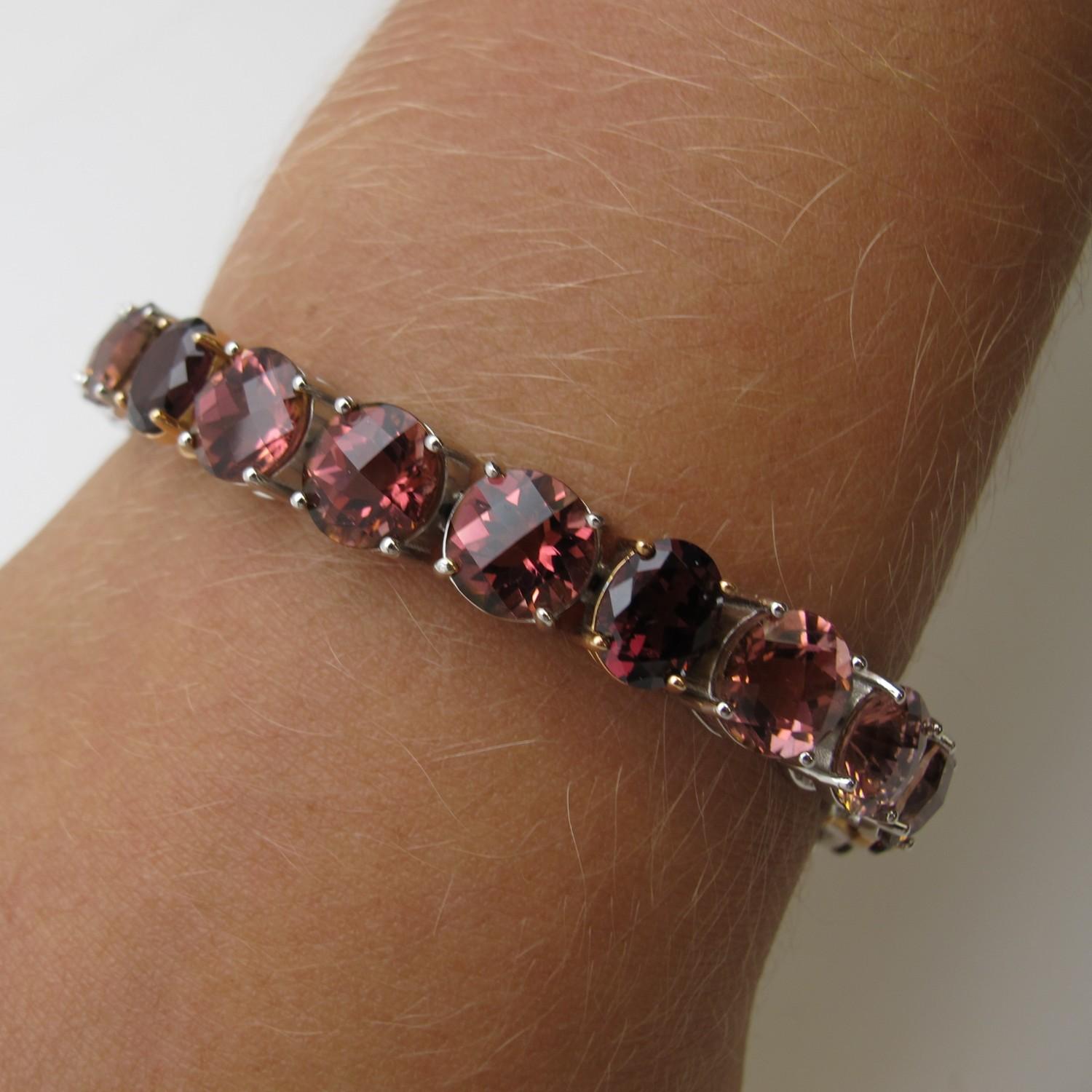 Pink Tourmaline Checkerboard and Garnet Tennis Bracelet in Rose and White Gold In New Condition In Los Angeles, CA