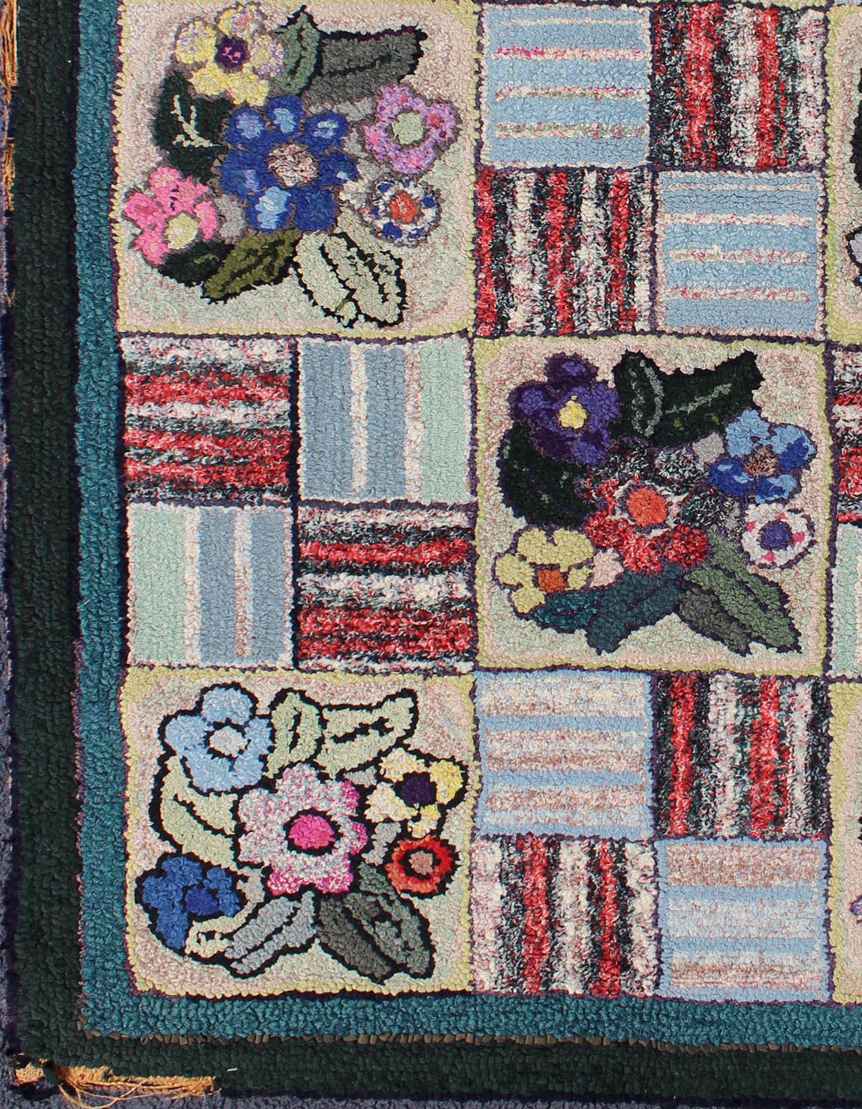 Colonial américain Tapis crocheté américain vintage en damier avec motifs géométriques et floraux en vente