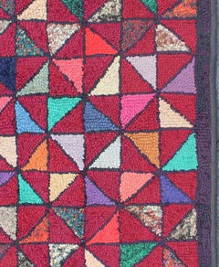 Amerikanischer karierter Vintage-Teppich mit geometrischem Muster und Kapuze