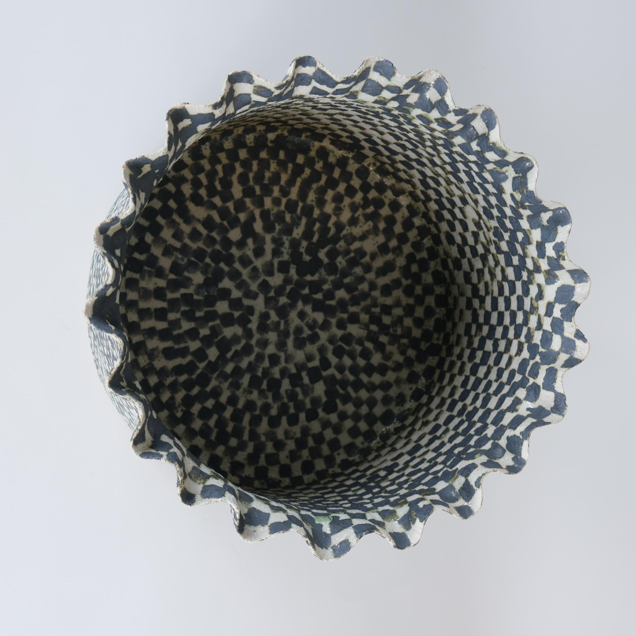 XXI secolo e contemporaneo Cestino a scacchi, The Forest Series 1, opera d'arte in ceramica, Kati Tuominen-Niittylä in vendita