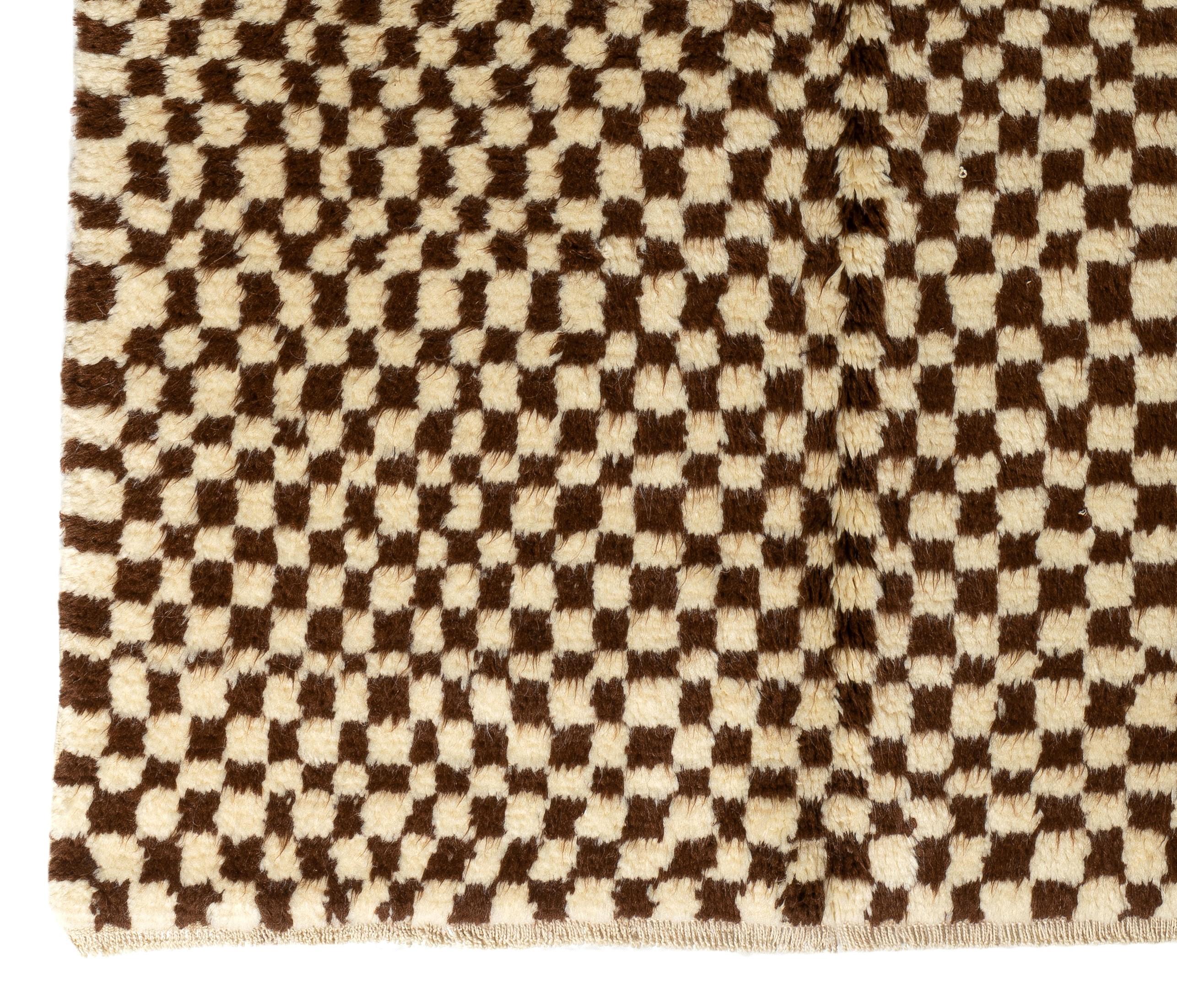 beige checkered rug