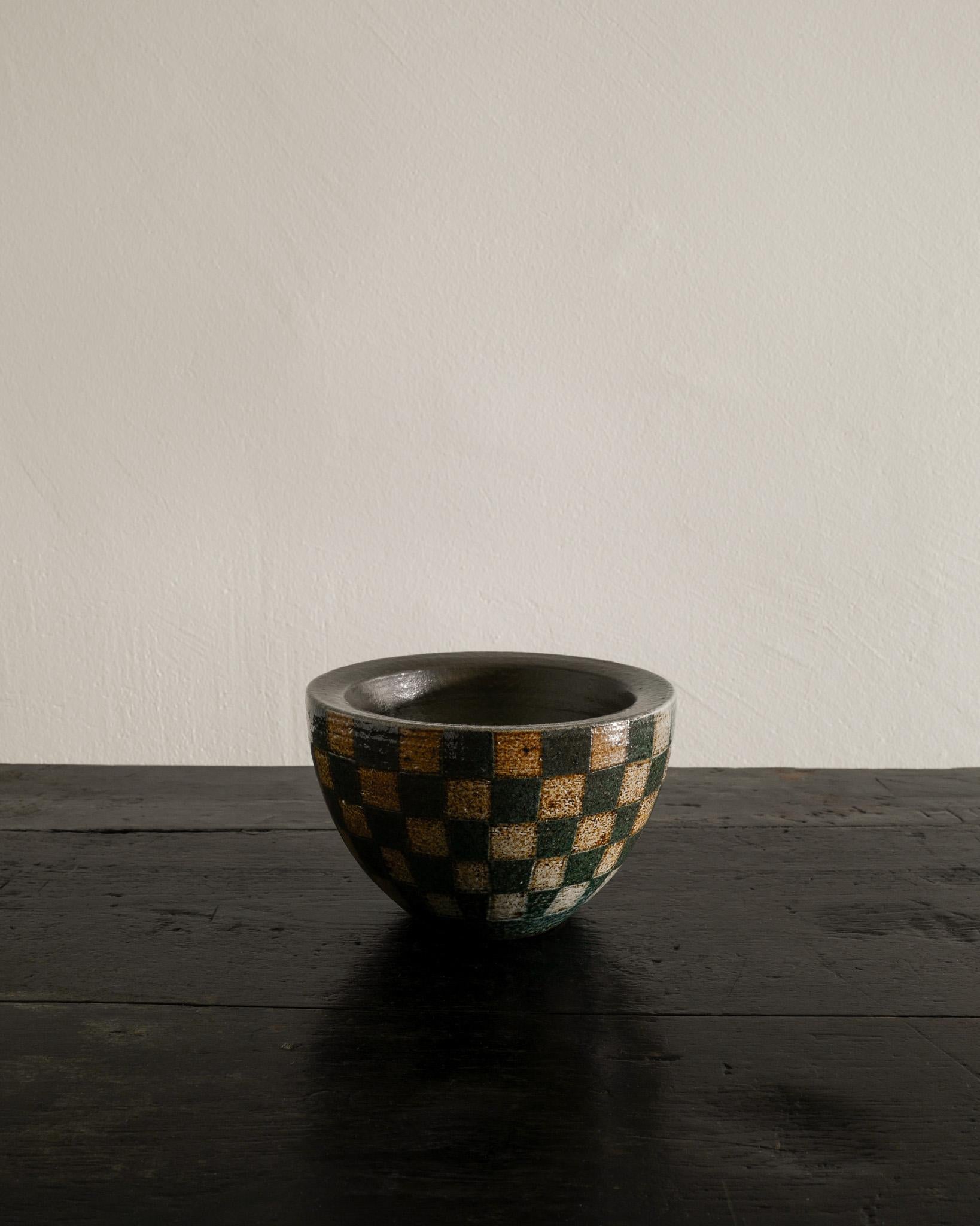 Scandinavian Modern Checkered Ceramic Stoneware Bowl by Thord Karlsson Produced in Sweden, 1990s