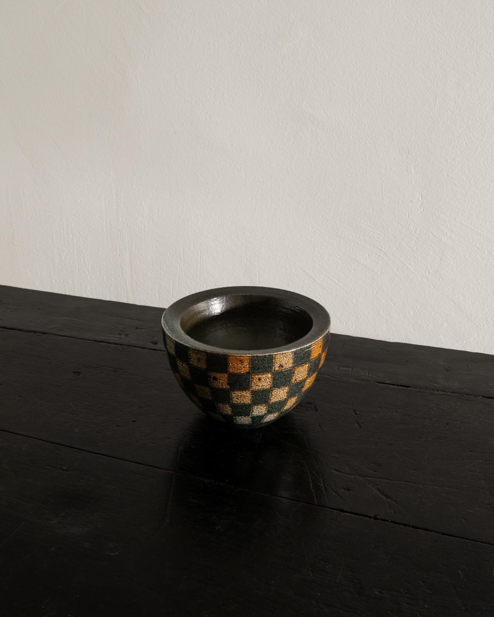 Swedish Checkered Ceramic Stoneware Bowl by Thord Karlsson Produced in Sweden, 1990s