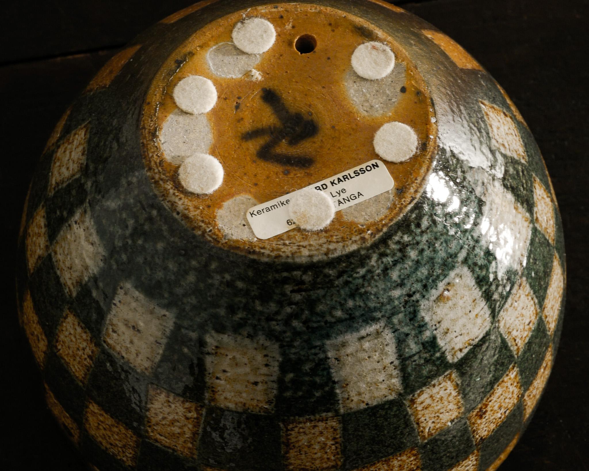 Bol en céramique à carreaux de Thord Karlsson produit en Suède, années 1990 Bon état à Stockholm, SE