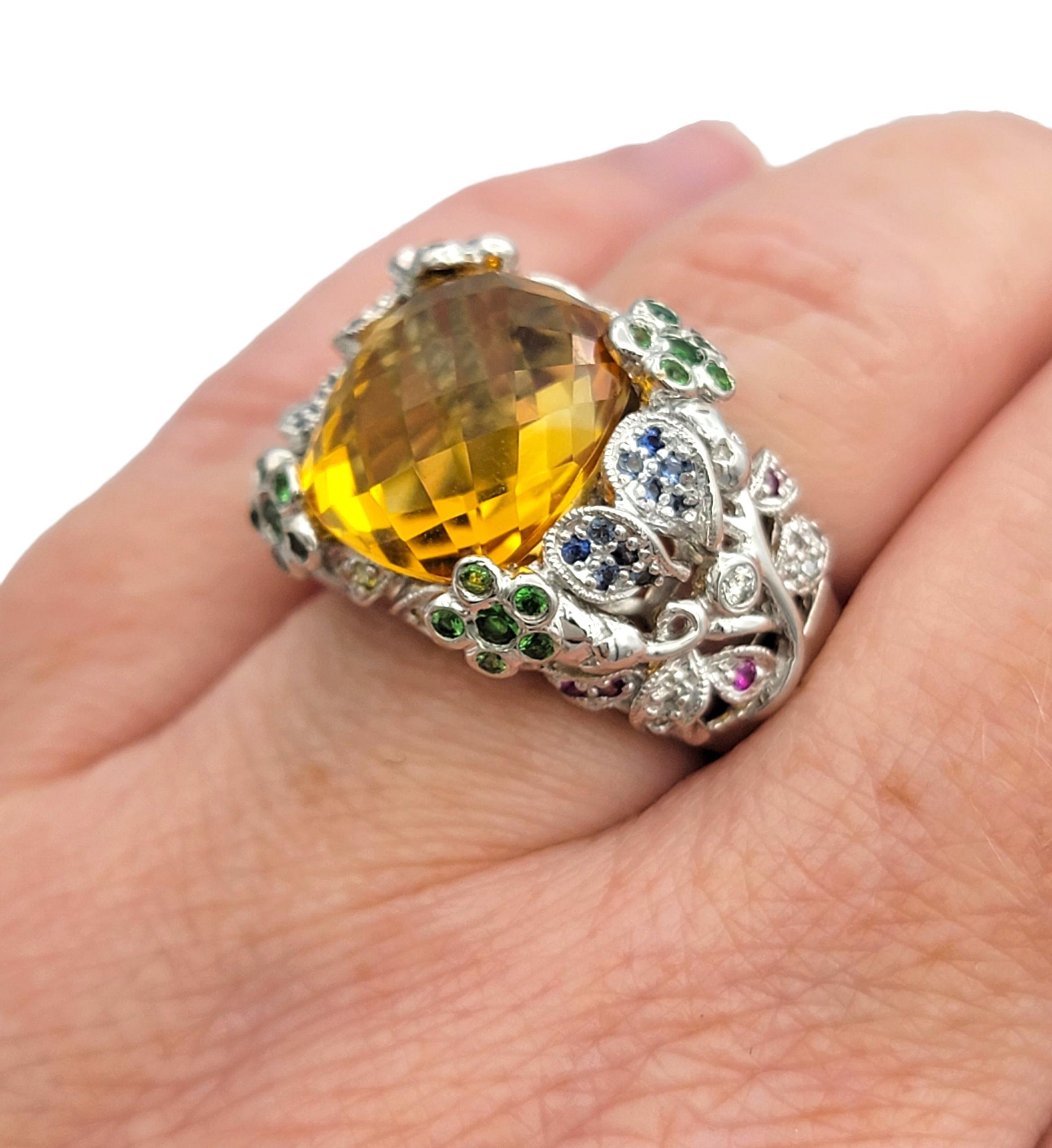 Anello Cocktail con Citrino a Cuscino e Multi Gemme a Scacchiera in Oro Bianco 18 Karati in vendita 5