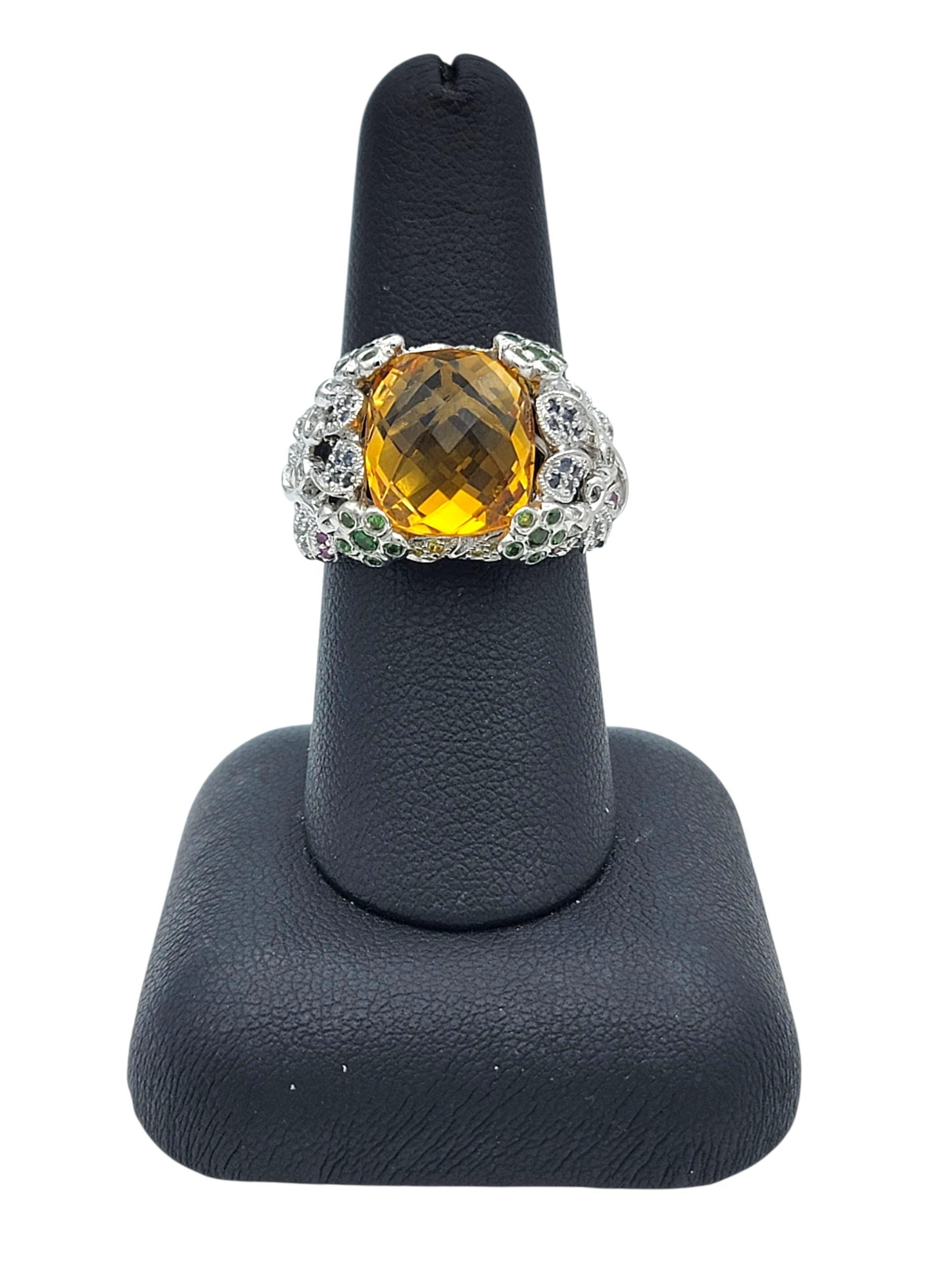 Anello Cocktail con Citrino a Cuscino e Multi Gemme a Scacchiera in Oro Bianco 18 Karati in vendita 6