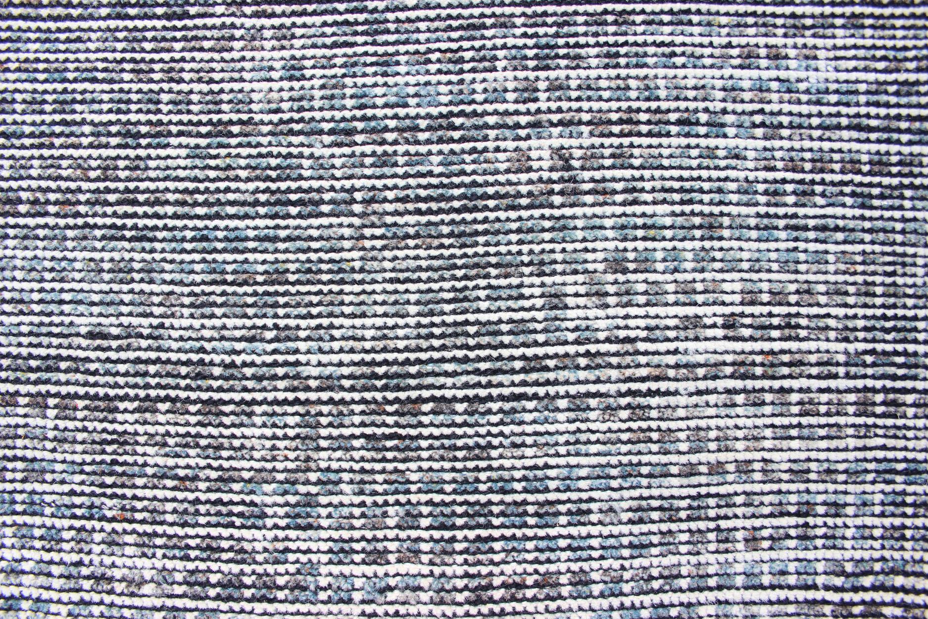 Annodato a mano Tappeto moderno a scacchi con sfumature di verde, carbone e bianco. in vendita