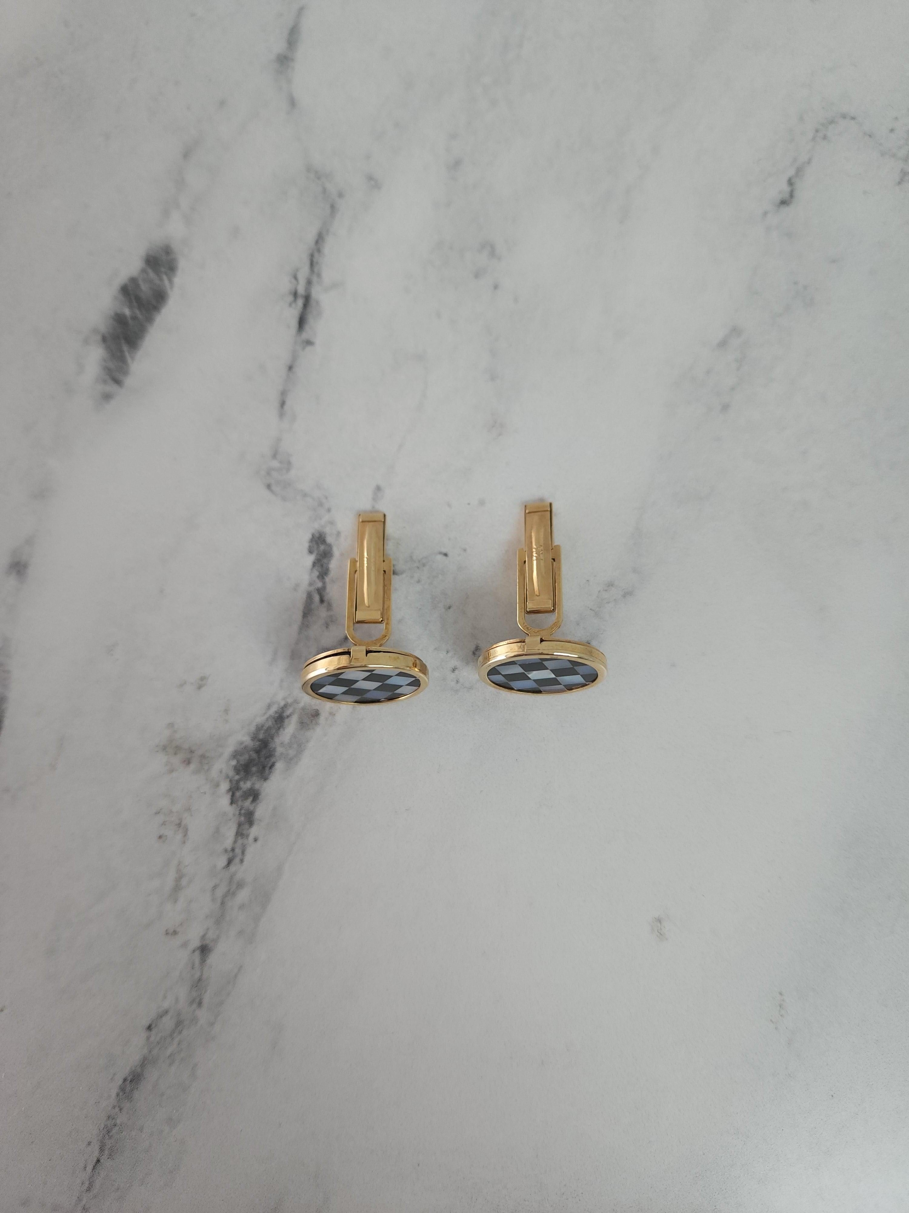 Boutons de manchette à carreaux en nacre et onyx avec lunette en or jaune 14 carats en vente 1