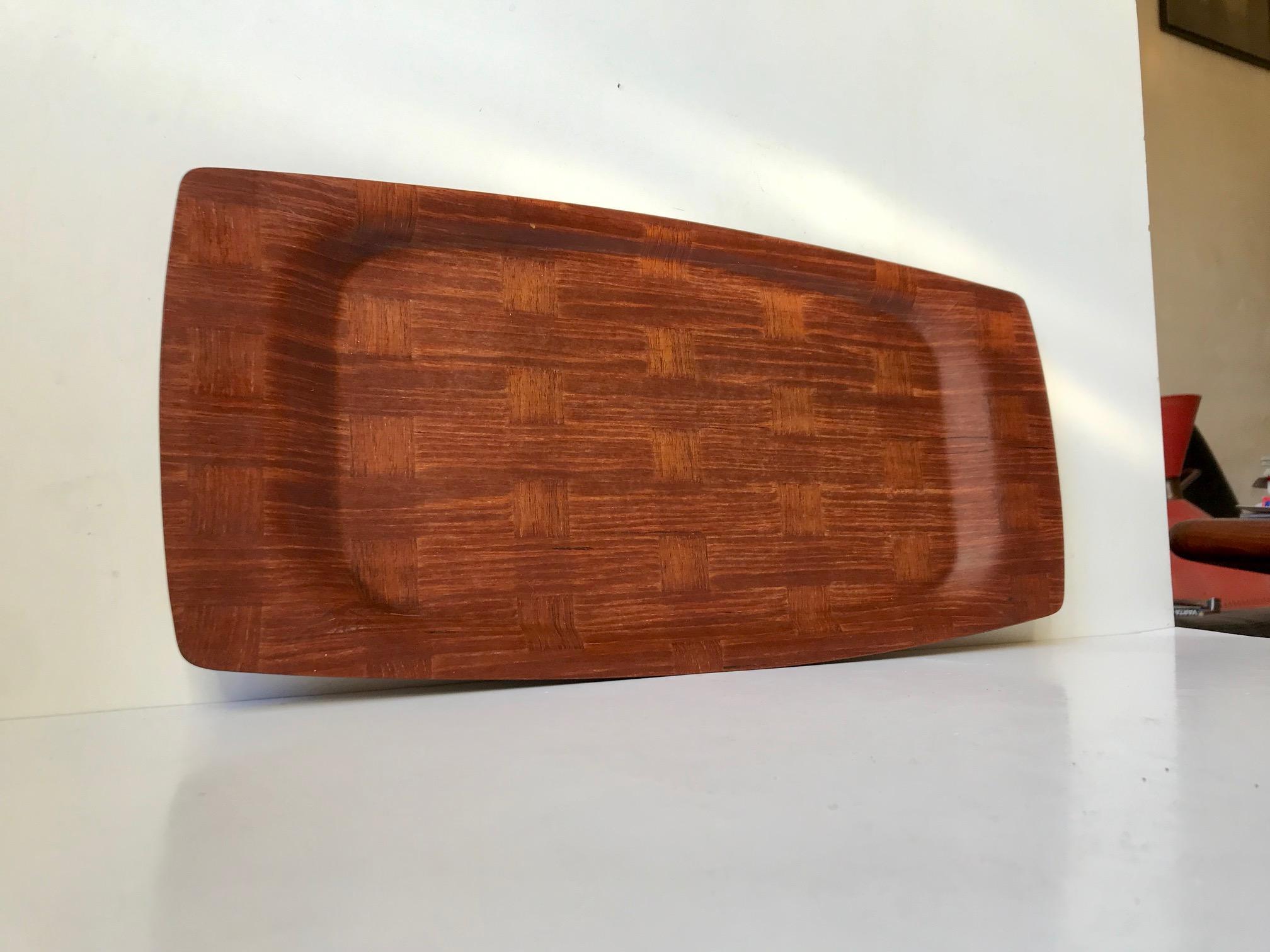 Oblong tray or serving tray in checkered teak veneer. Designed and manufactured by Silva in Denmark during the 1970s. Suitable as a decorative piece to your midcentury table or for serving drinks/snacks.