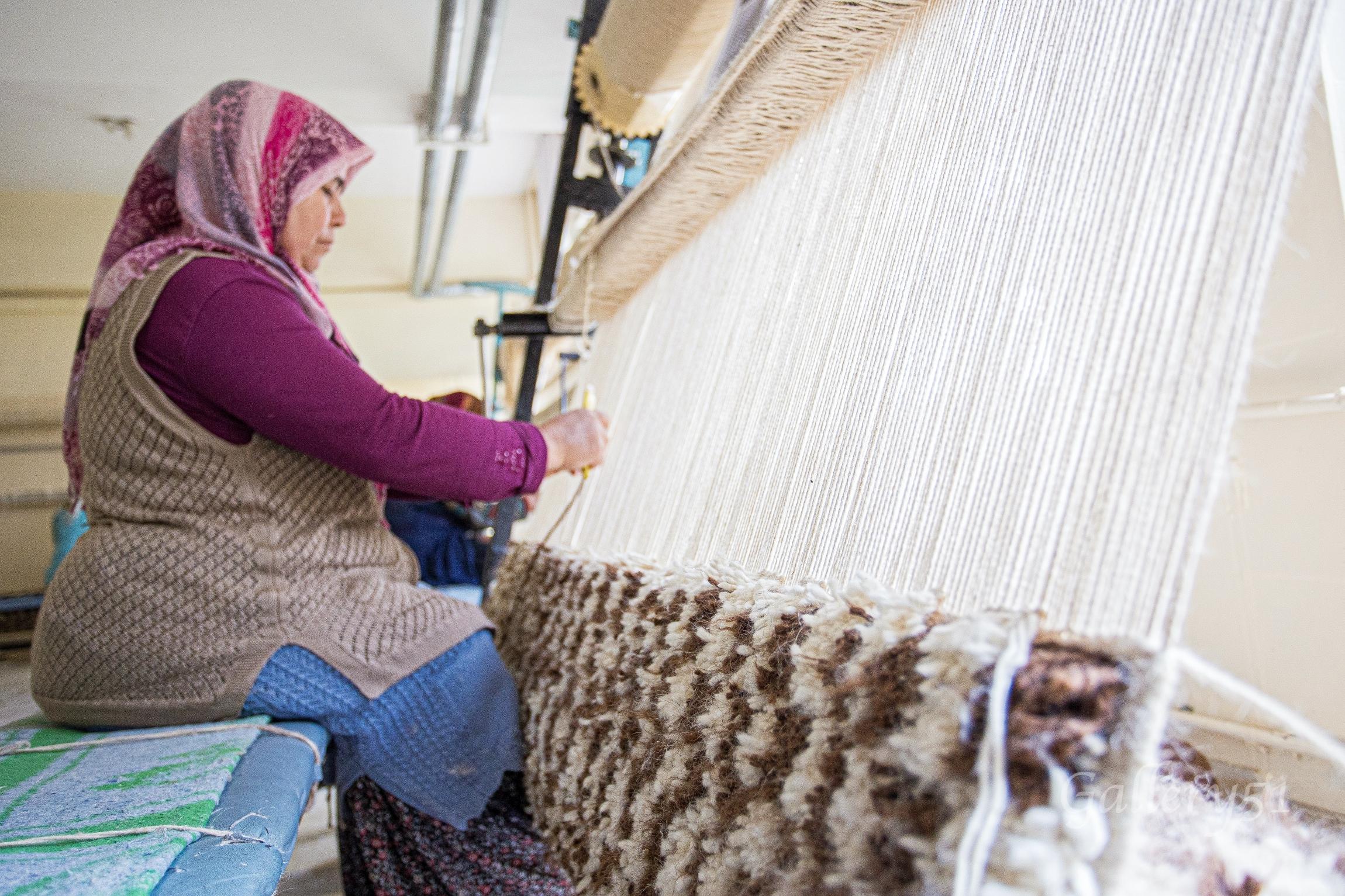 Karierter Tulu-Teppich, 100 % natürliche Wolle, cremefarben und braun, maßgefertigt erhältlich (21. Jahrhundert und zeitgenössisch) im Angebot