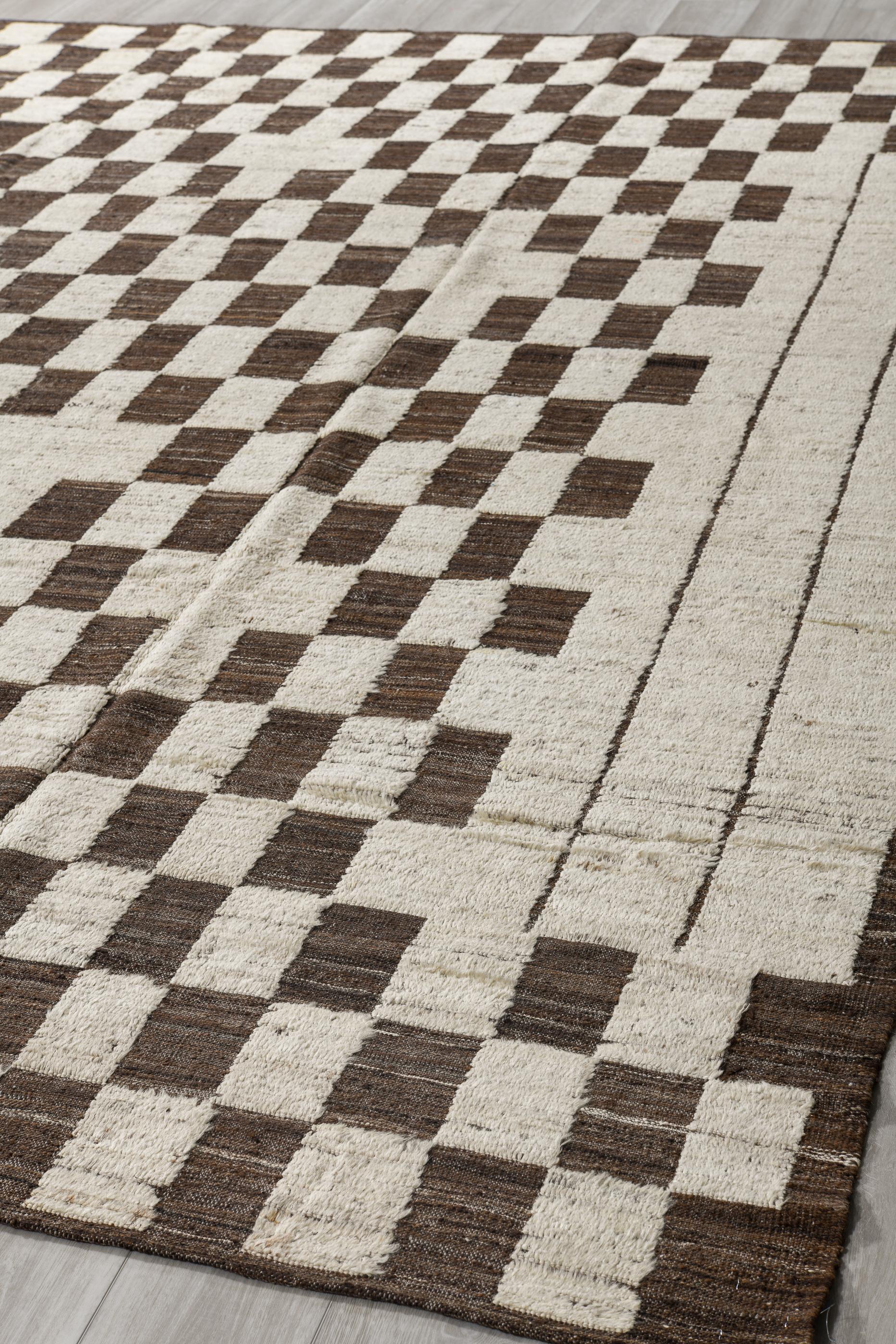 Nom d'origine turque désignant les tapis fabriqués par les villageois pour un usage domestique, souvent de petite taille, en raison des restrictions de taille des métiers à tisser à l'intérieur des maisons. Ils sont tissés sous forme de tapis épais