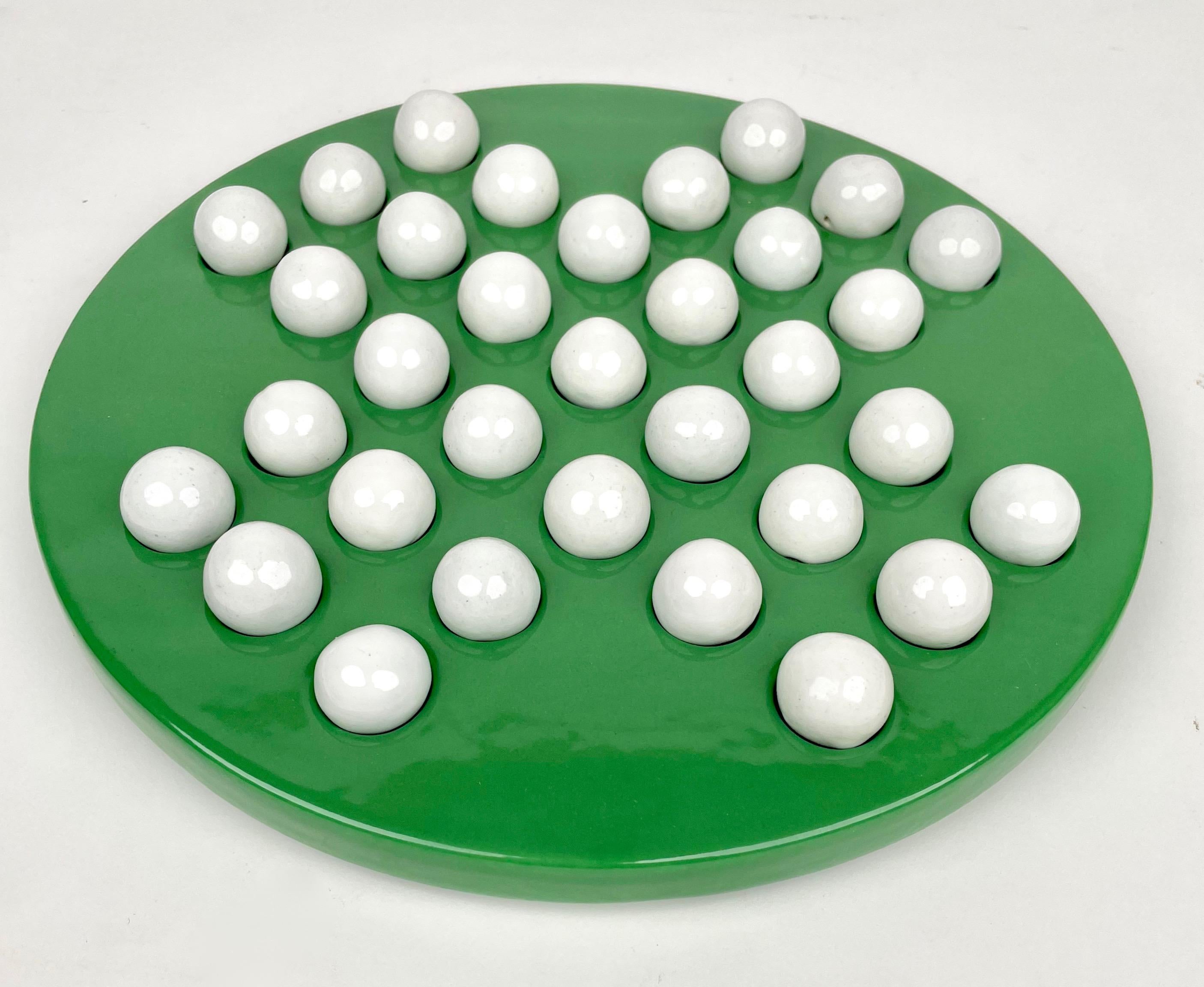 Vintage checkers game by the Italian designer Ennio Lucini for Gabbianelli in green and white ceramic.

Made in Italy in the 1970s.