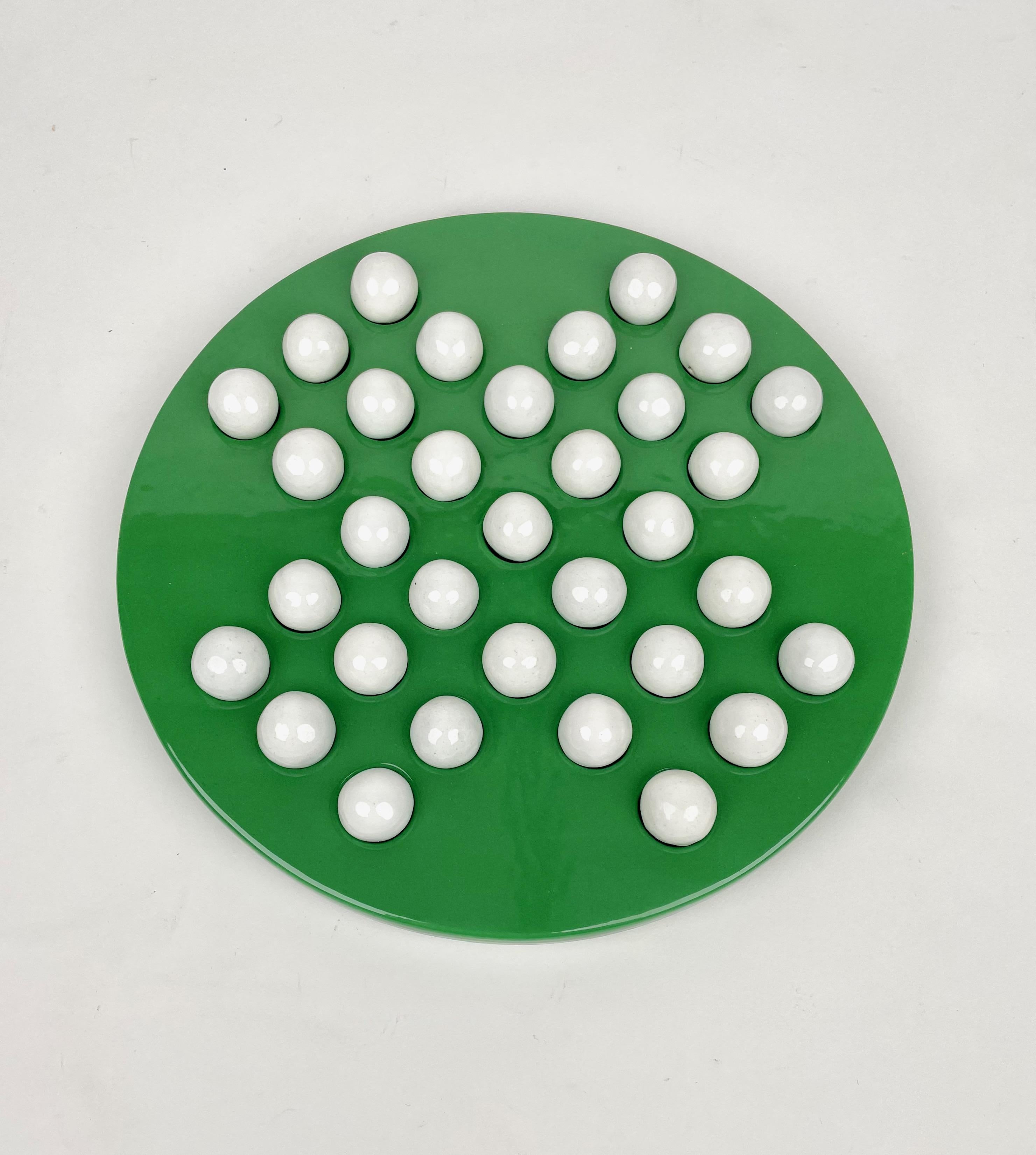 Checkers Game von Ennio Lucini für Gabbianelli, Keramik in Grün und Weiß, Italien, 1970er Jahre (Moderne der Mitte des Jahrhunderts) im Angebot