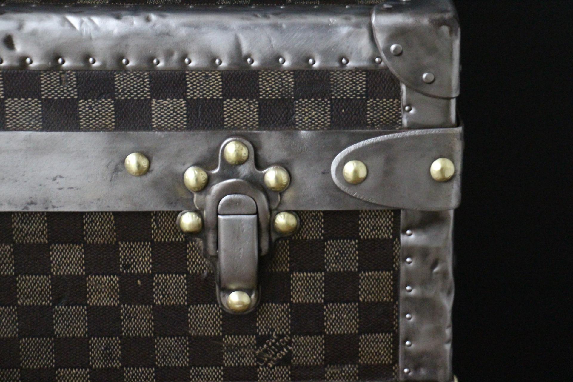 Checkers Louis Vuitton-Truhe, 85 cm Damiers Louis Vuitton-Dampfer-Truhe (Stahl) im Angebot