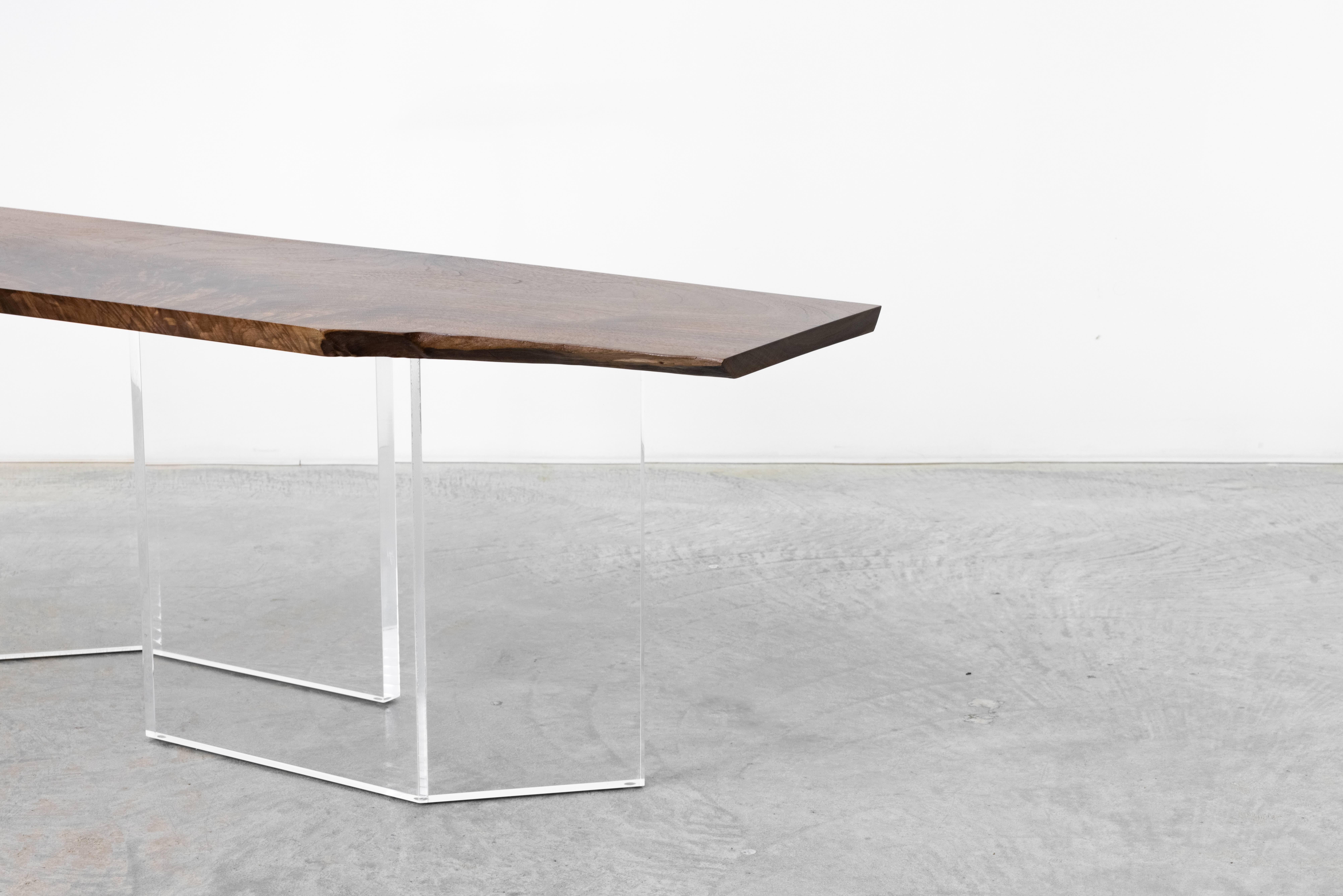 Table basse Checkmark en noyer noir et acrylique par Autonomous Furniture en vente 1
