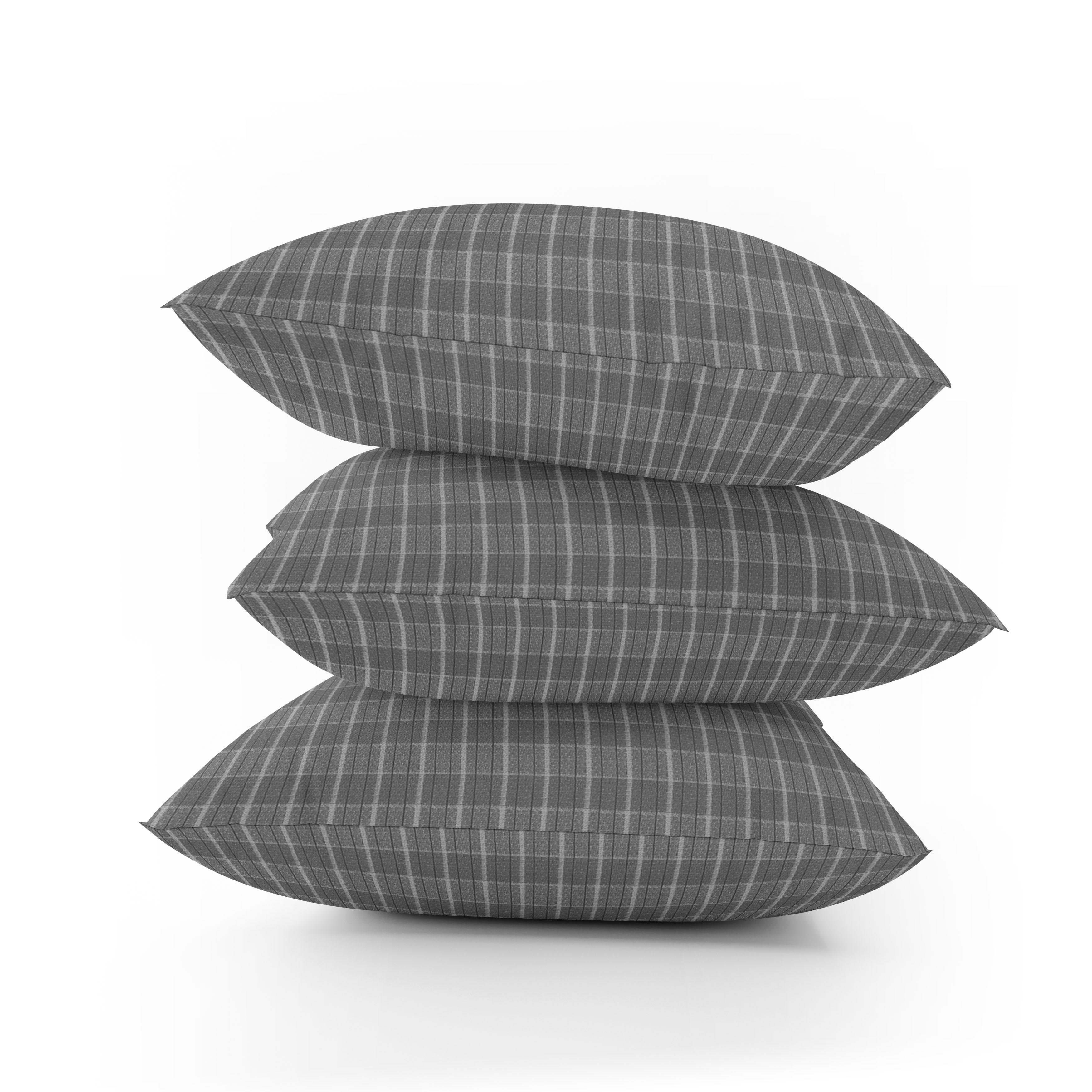 Checkmate Polyester Throw Pillows Set of 2 in Noir In New Condition For Sale In Rye, NY