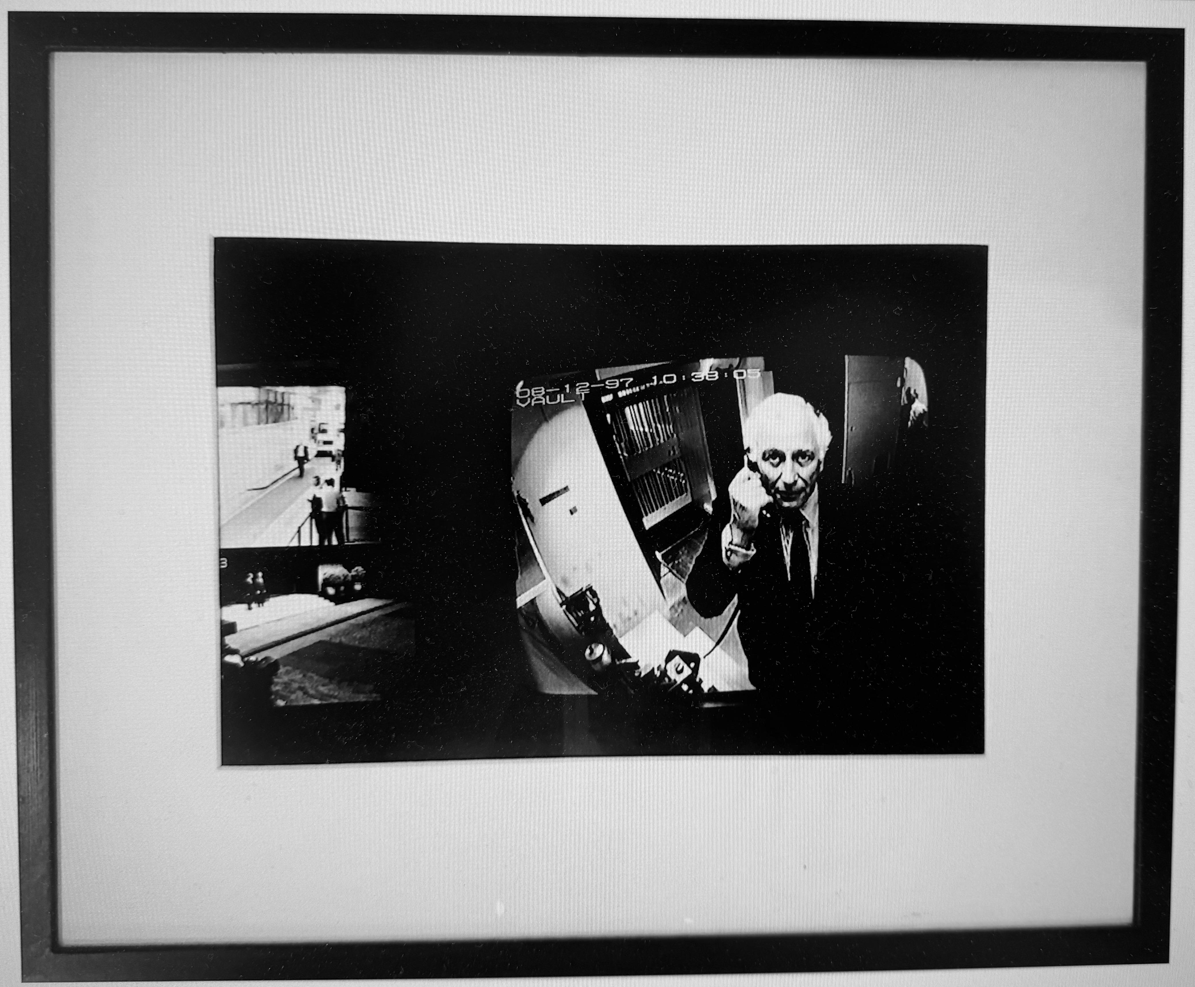 Tirage à la gélatine argentique 
Signé et numéroté au crayon bleu au verso
Avec les cachets des droits d'auteur et le nombre négatif écrit au crayon à papier. 
Taille de la feuille : 15,8 x 12
Taille de l'image : 10 x 14,5
Taille encadrée : 22 x 18