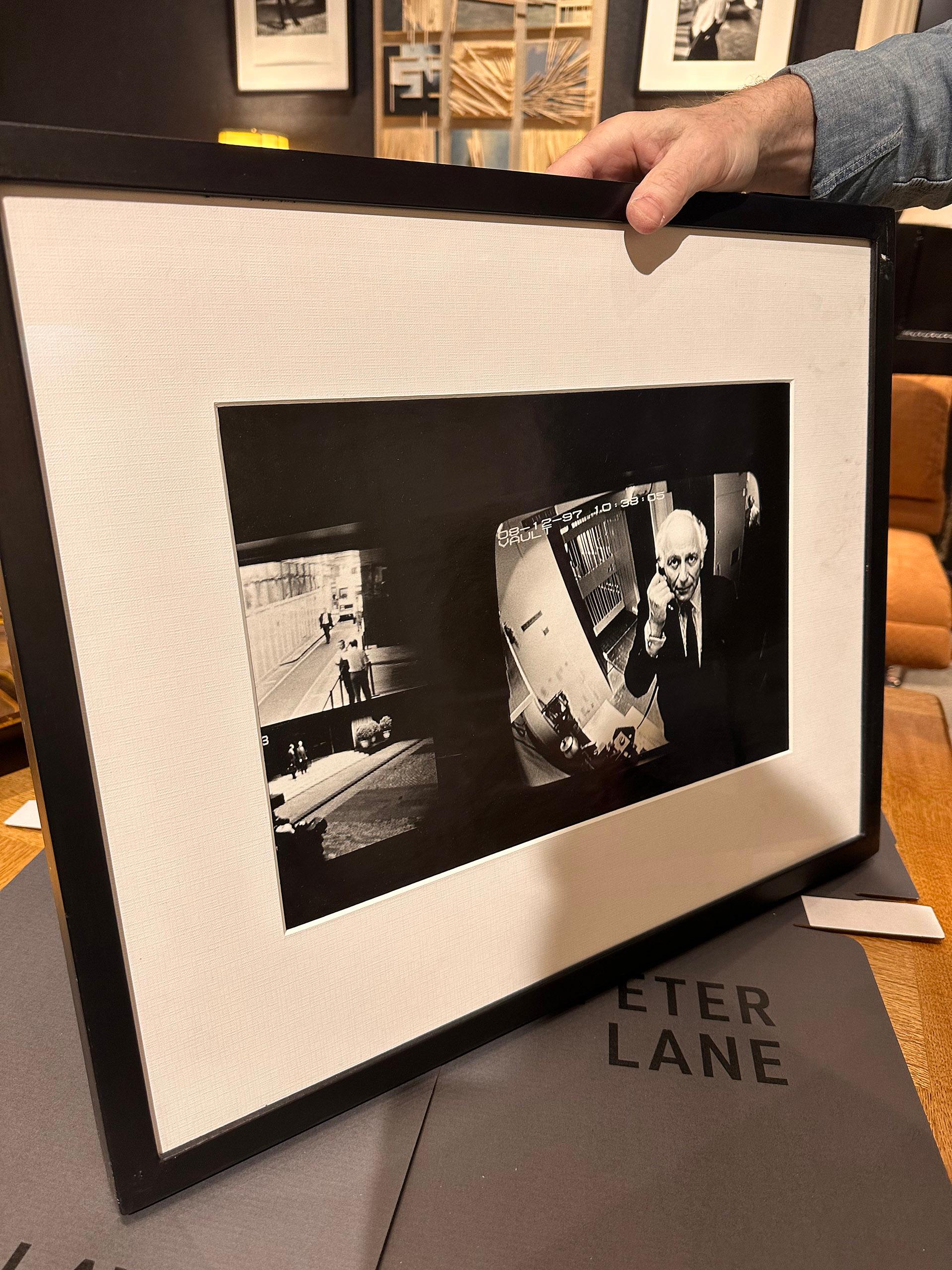 Moderne Checkpoint, Evelyn Rothschild, Londres, par Helmut Newton en vente