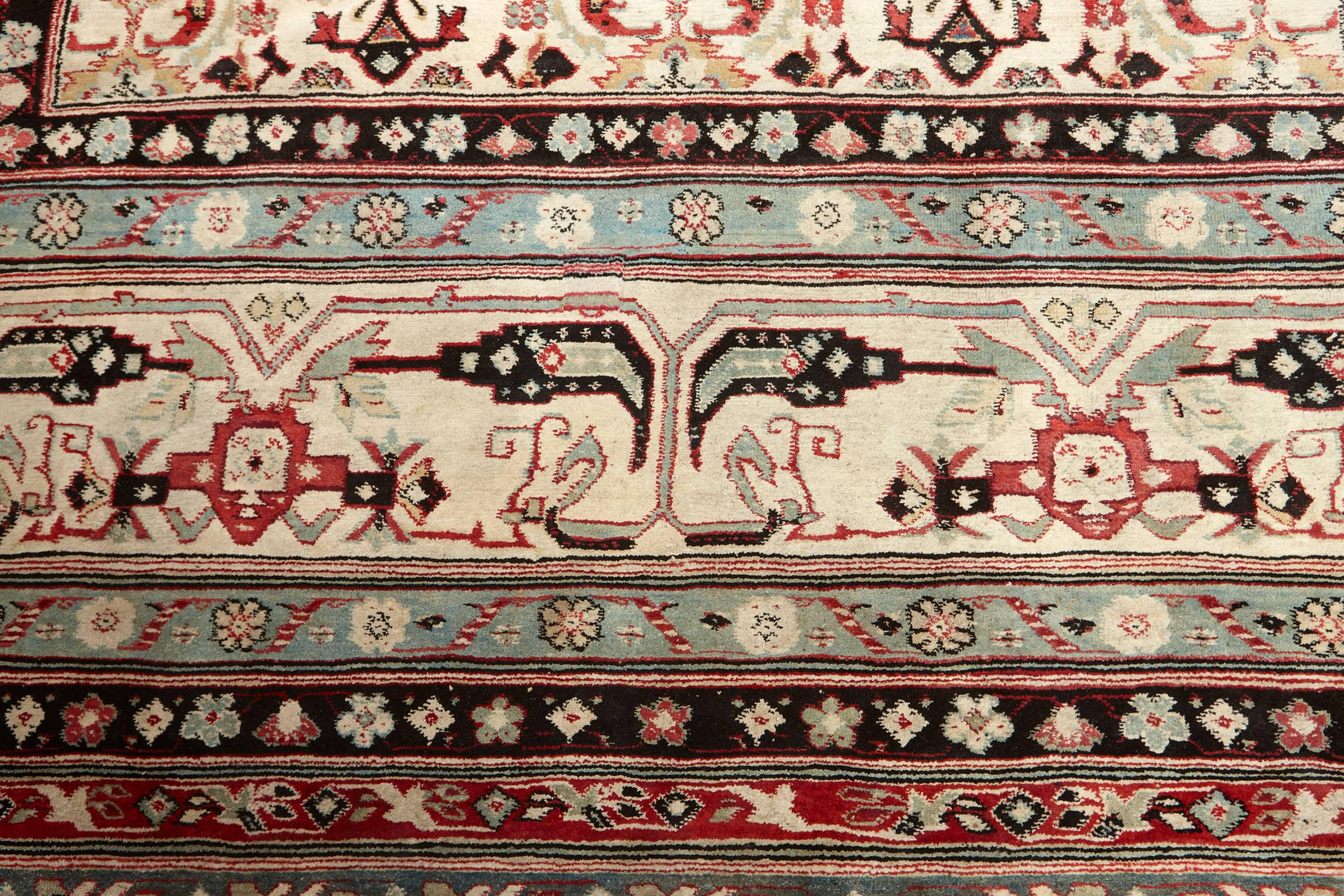 Gai tapis d'Agra du XIXe siècle Excellent état - En vente à Beirut, LB