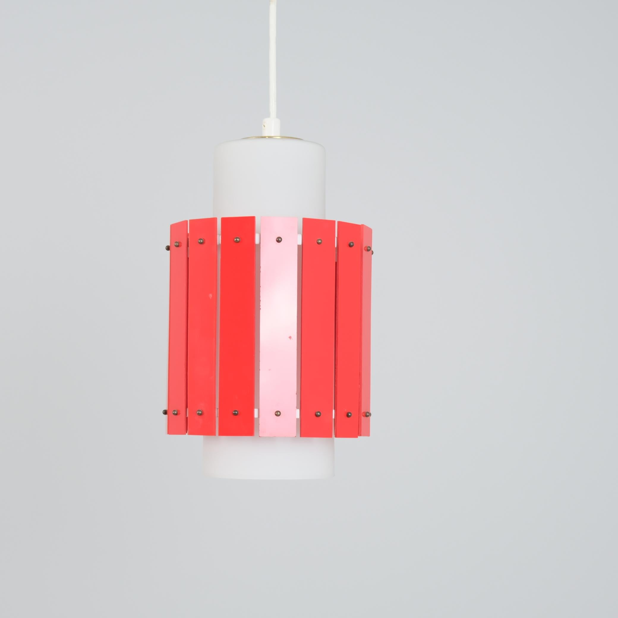 Scandinavo moderno Allegro ciondolo da soffitto rosso Model K2-74 di Maria Lindeman per Idman, anni '60 in vendita