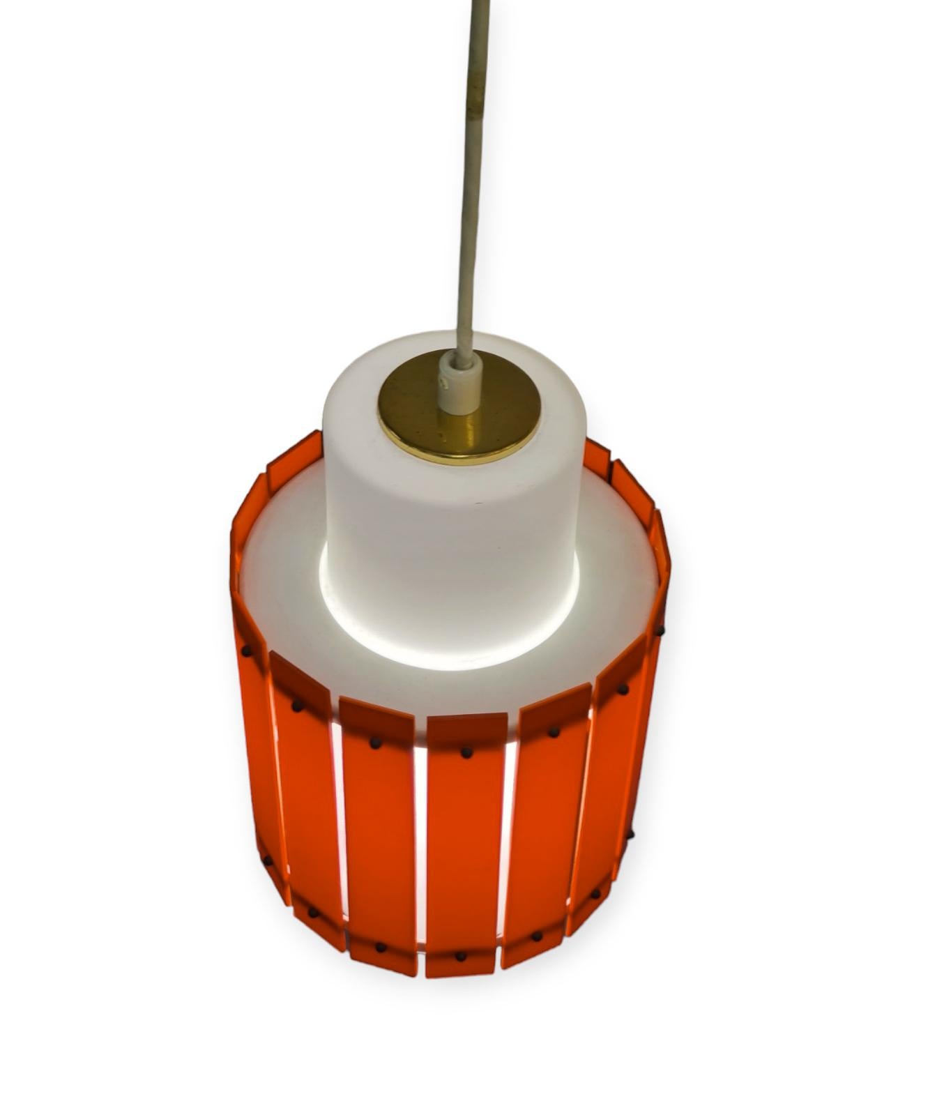 Cheerful Red Ceiling Pendant Model K2-74 by Maria Lindeman for Idman, 1960s In Good Condition For Sale In Helsinki, FI