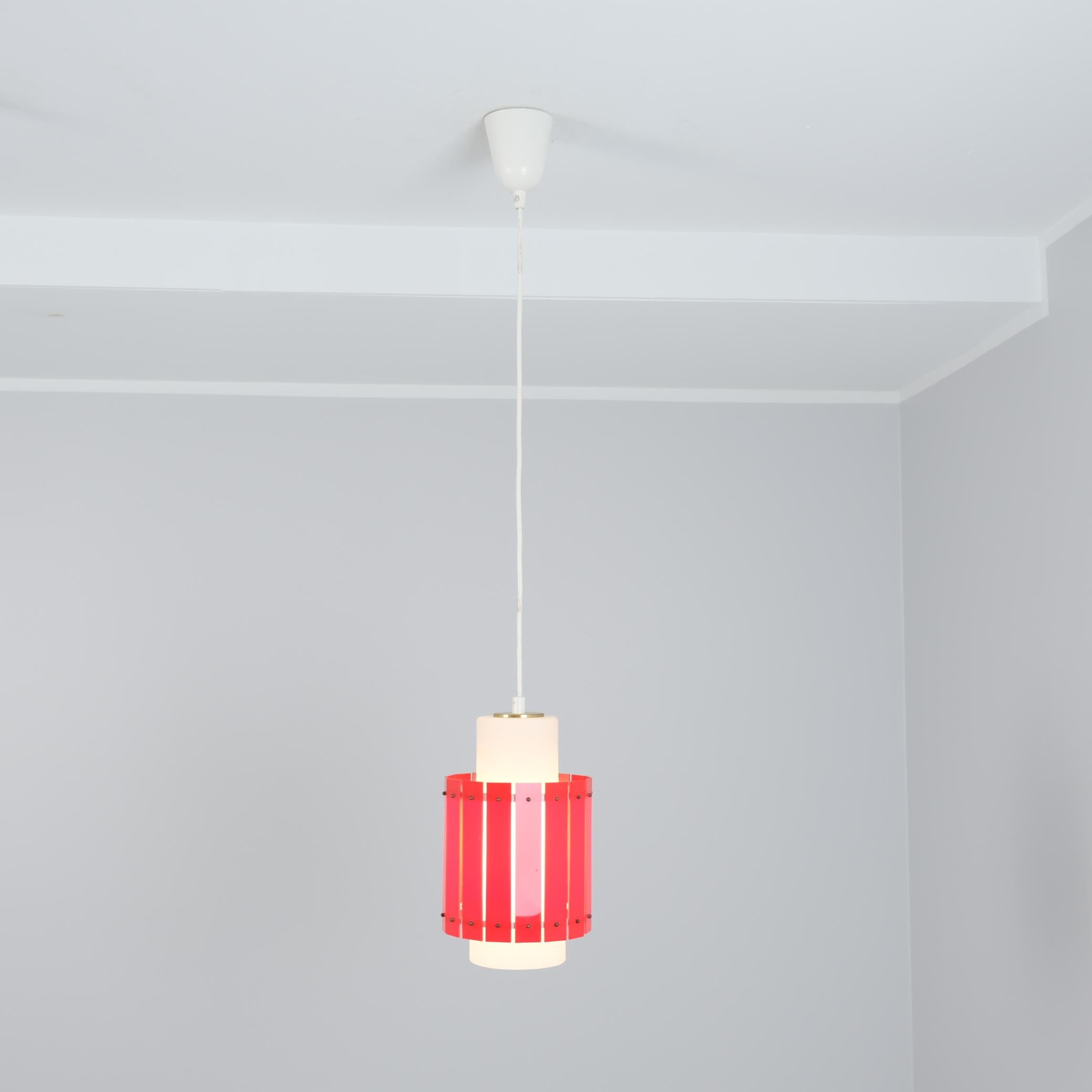 Allegro ciondolo da soffitto rosso Model K2-74 di Maria Lindeman per Idman, anni '60 In condizioni buone in vendita a Helsinki, FI