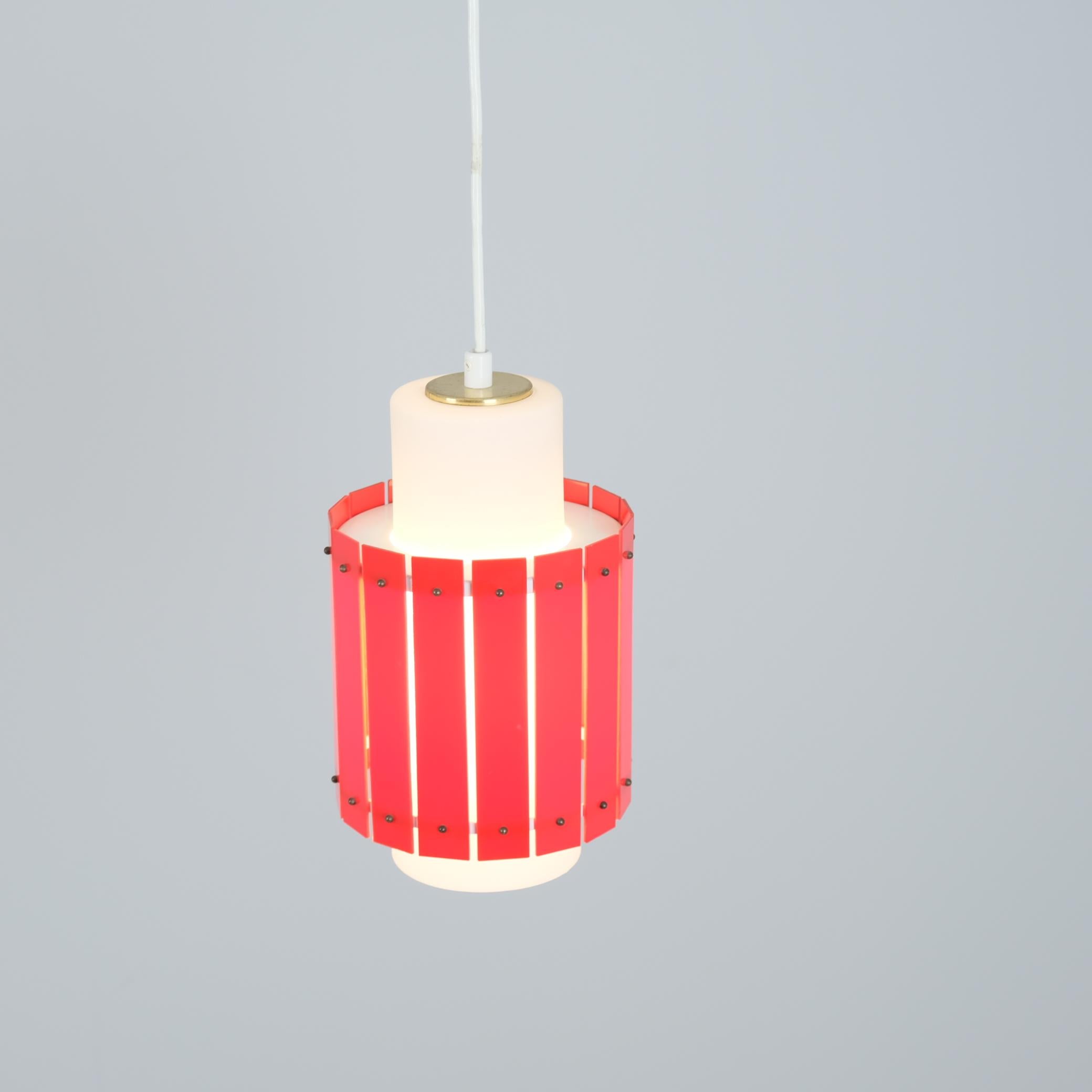 Metà XX secolo Allegro ciondolo da soffitto rosso Model K2-74 di Maria Lindeman per Idman, anni '60 in vendita