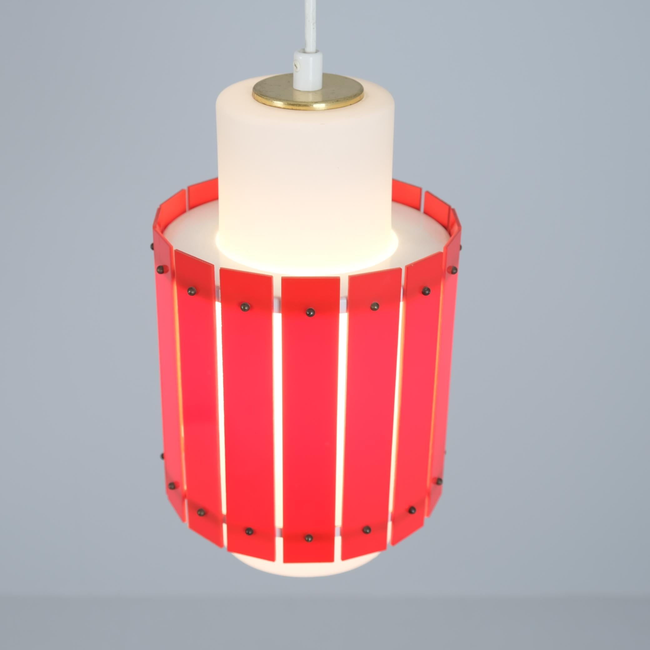 Allegro ciondolo da soffitto rosso Model K2-74 di Maria Lindeman per Idman, anni '60 in vendita 1