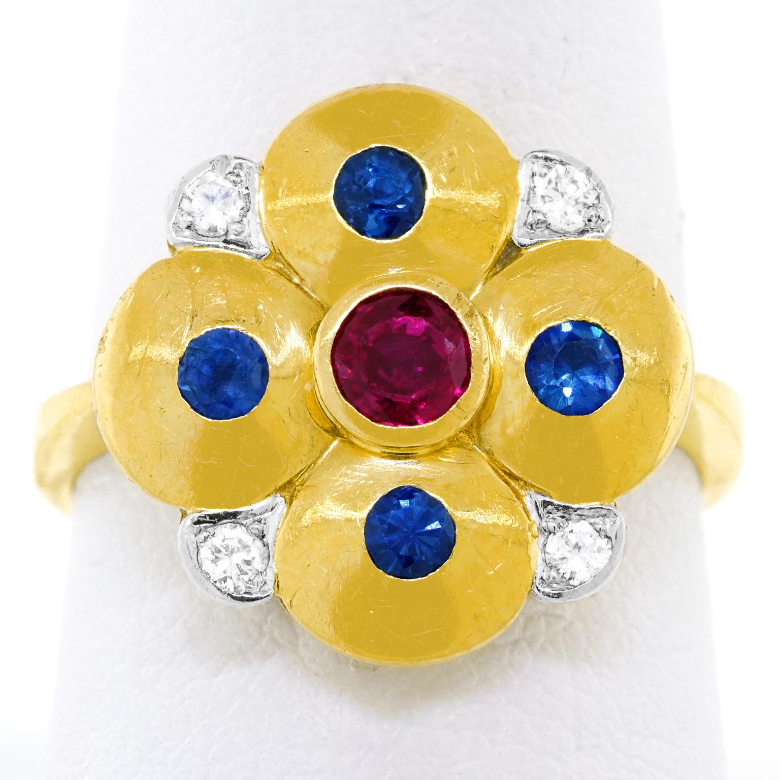 Cheerfully Zurich Chic, 18k Ring For Sale 5