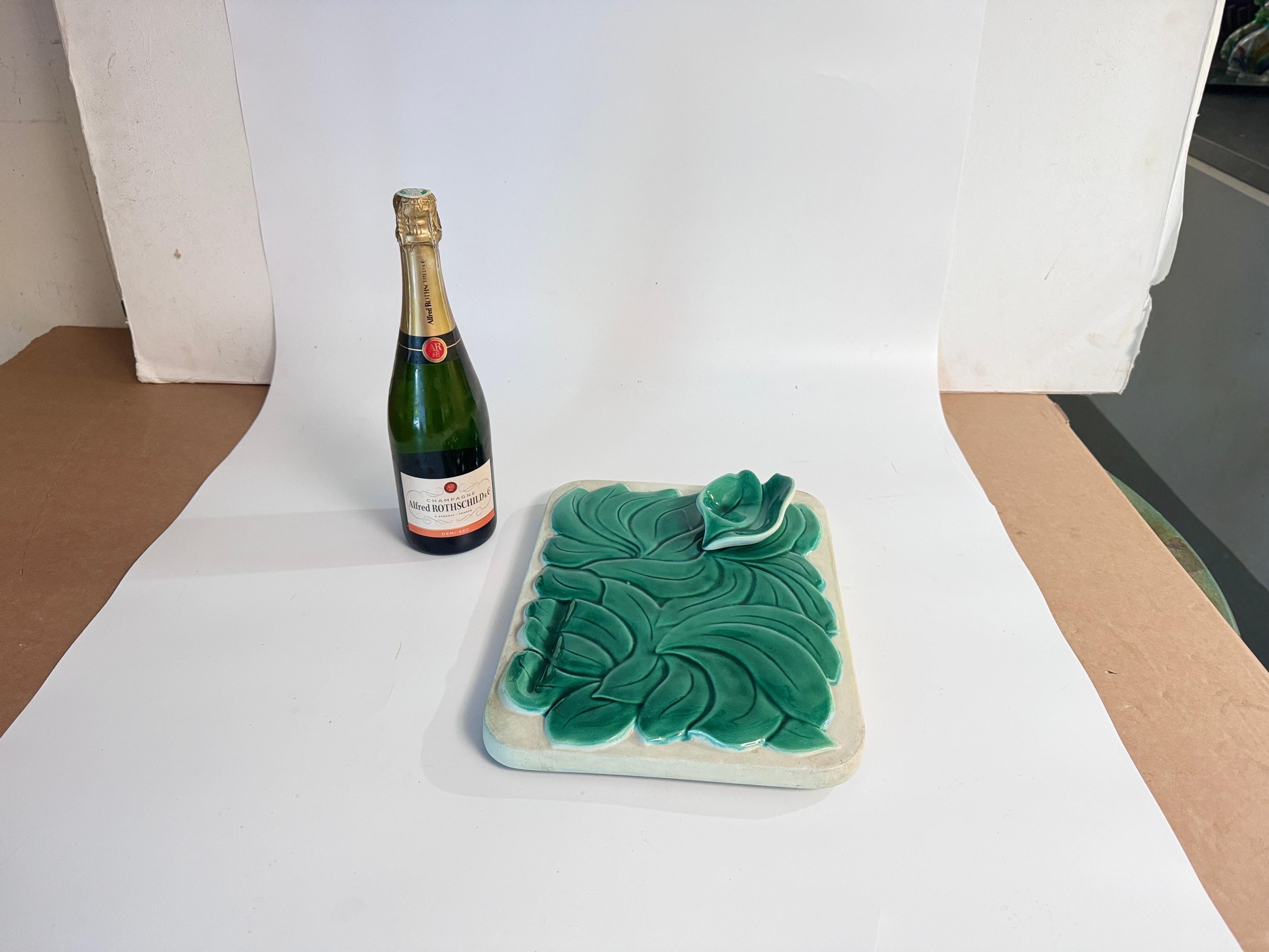 Käse- oder Serviertablett aus Keramik  Frankreich 1970er Grüne Farbe (Moderne der Mitte des Jahrhunderts) im Angebot