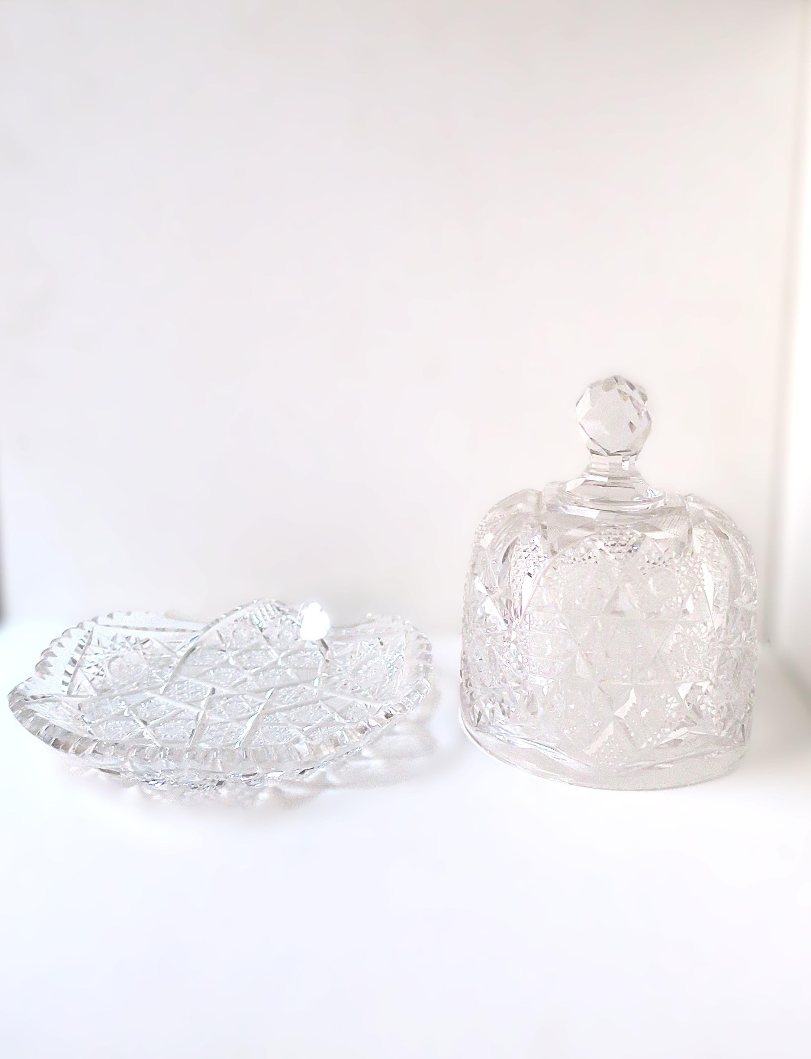 Assiette à fromage en forme de dôme Cristal Bohemia Crystal Czech Excellent état - En vente à New York, NY