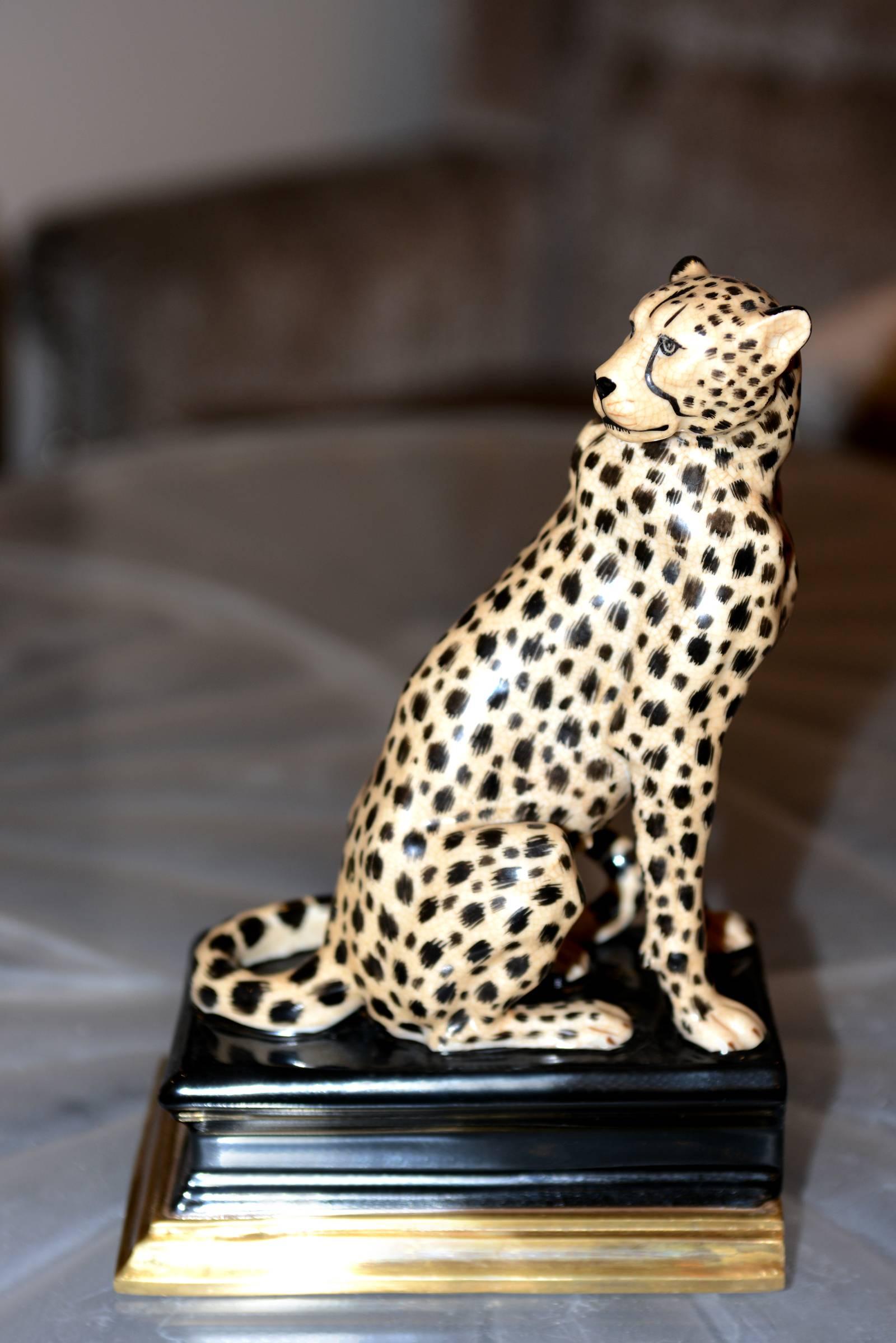 Set of two bookends Cheetah in porcelain.
On black porcelain socle with brass base.
Elegant and subtle piece.
 