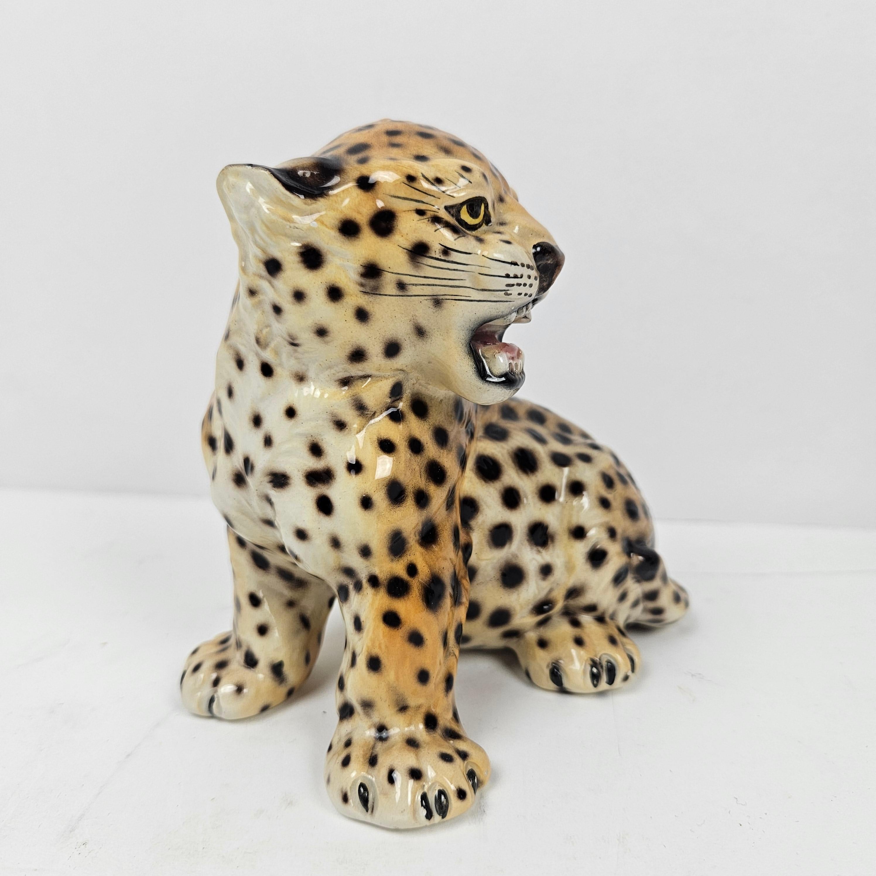 Mid-Century Modern Cheetah Cub Figurine in Majolica Pottery by Ronzan Italy, 1950's For Sale