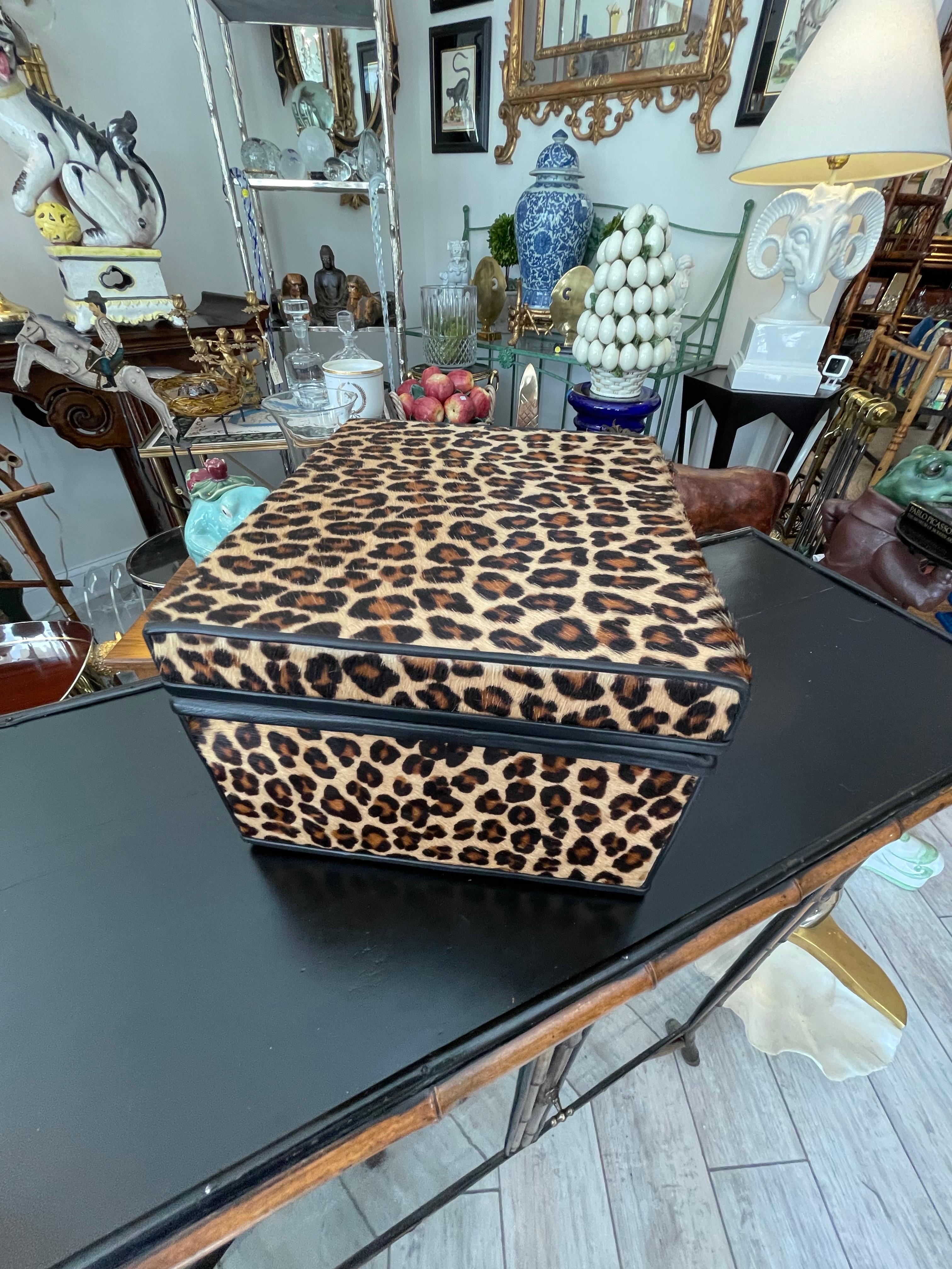 Cheetah Design Lederhaut Box (20. Jahrhundert) im Angebot