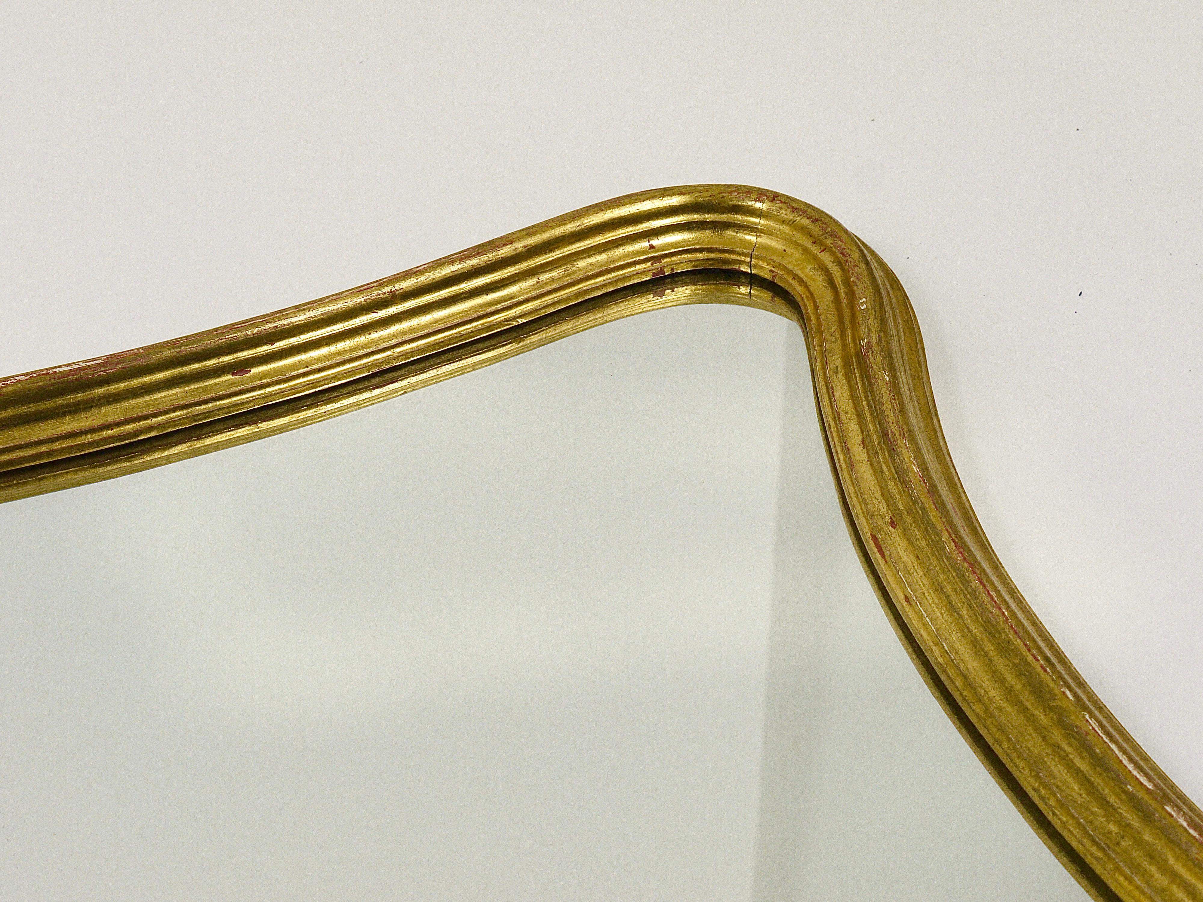 Chelini Firenze Curved Gilt Wood Mid-Century Wall Mirror, Italy, 1950s For Sale 1