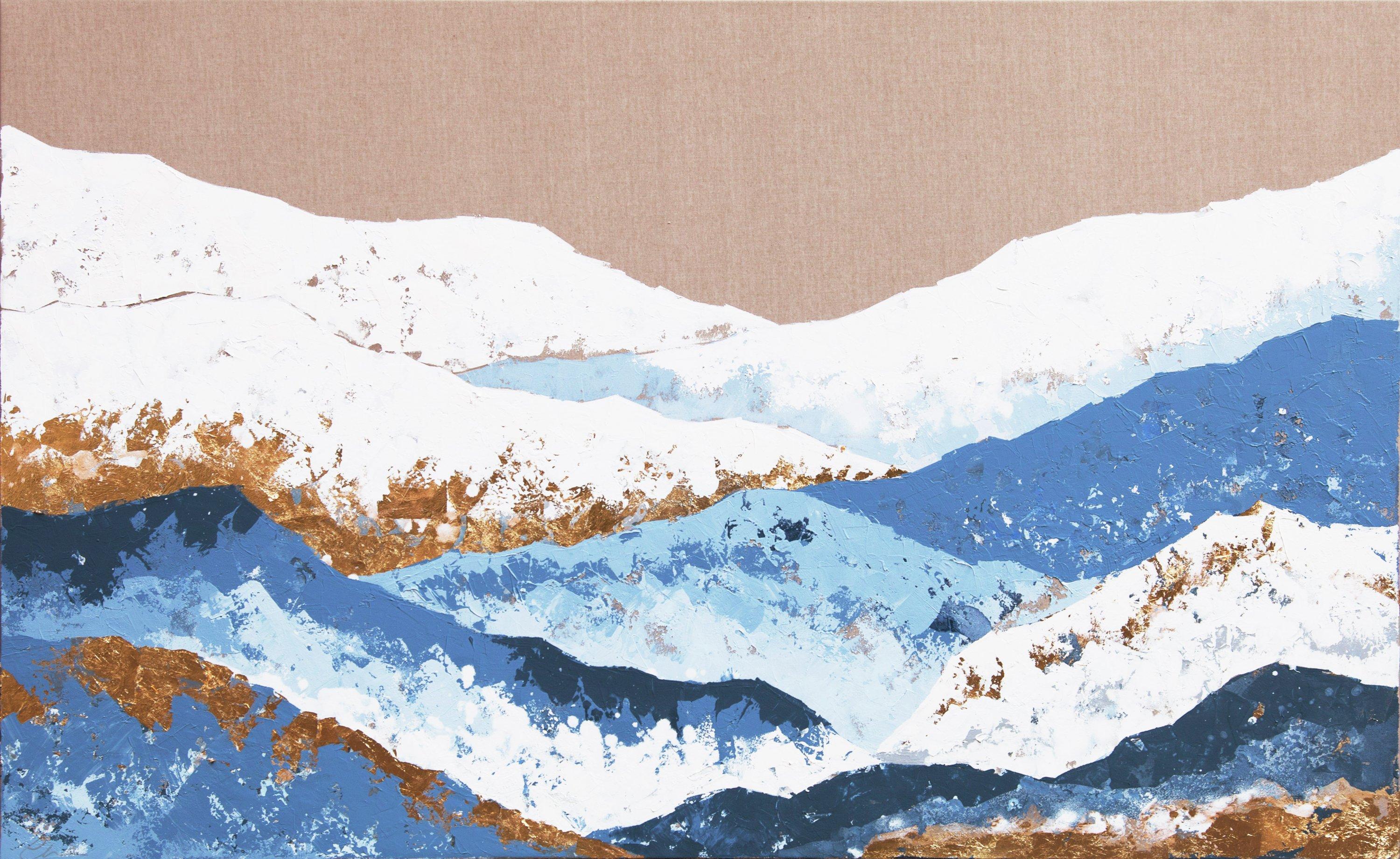 Montagnes bleues - 21e siècle, peinture figurative contemporaine, or, montagnes en vente 1