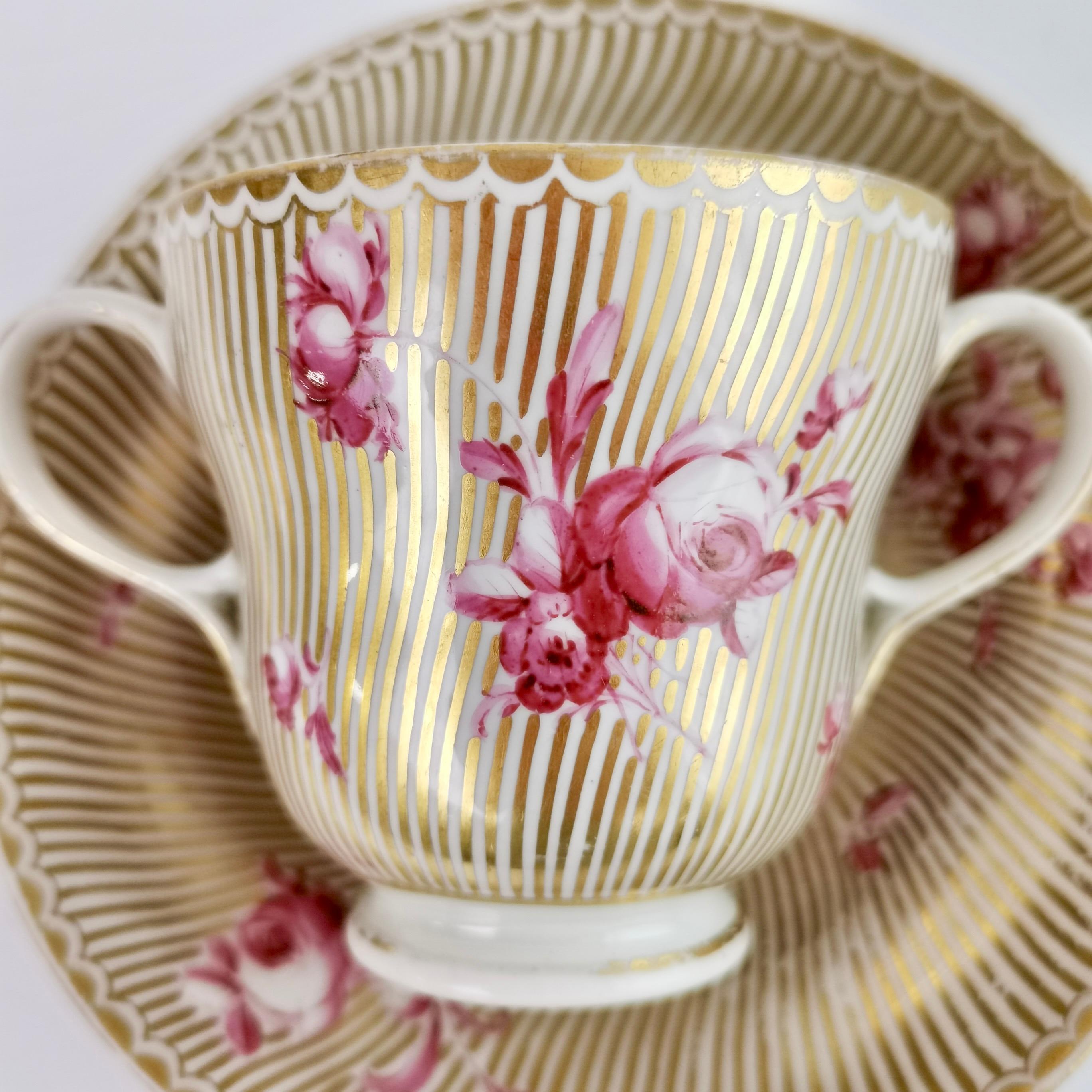 Chelsea-Derby Chocolate Cup Set, Gilt Stripes, Puce Flowers, Rococo 1770-1775 For Sale 2